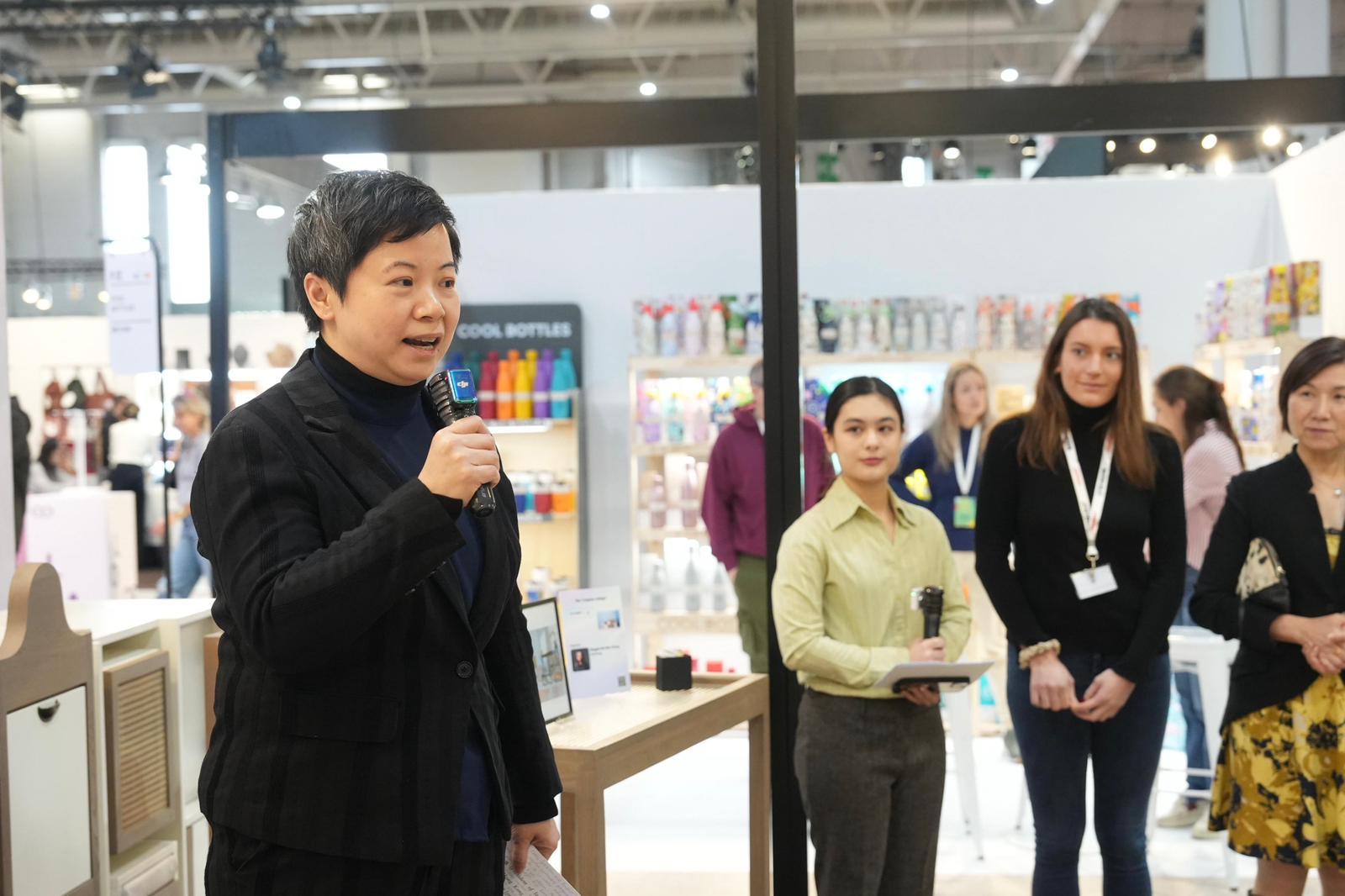 Sponsored by the Cultural and Creative Industries Development Agency under the Culture, Sports and Tourism Bureau, the "ReMIX &middot; Yesterday's Future, Invent Tomorrow!" Exhibition and Product Launch held its opening ceremony at Maison&Objet Paris in France on January 16 (Paris time). Photo shows the Commissioner for Cultural and Creative Industries, Miss Drew Lai, speaking at the opening ceremony.