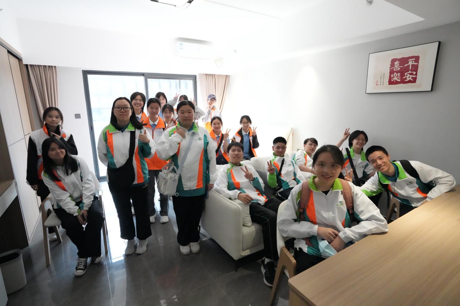 Customs YES organised the Customs YES X QMN Shenzhen Qianhai Youth Entrepreneurship Exploration Day with the collaboration partner Quality Management Network (QMN) today (January 17). Photo shows the participants visiting the Hong Kong Youth Short-Term Apartments.