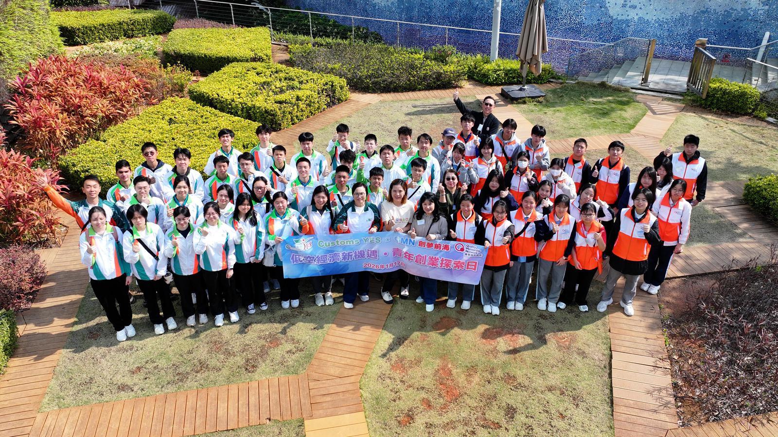 Customs YES organised the Customs YES X QMN Shenzhen Qianhai Youth Entrepreneurship Exploration Day with the collaboration partner Quality Management Network (QMN) today (January 17). Photo shows the Assistant Commissioner (Administration and Human Resource Development) of Customs and Excise, Ms Phoebe Wong (first row, eighth left) leading Customs YES and QMN members to visit a Drone Education Experience Centre in Shenzhen.