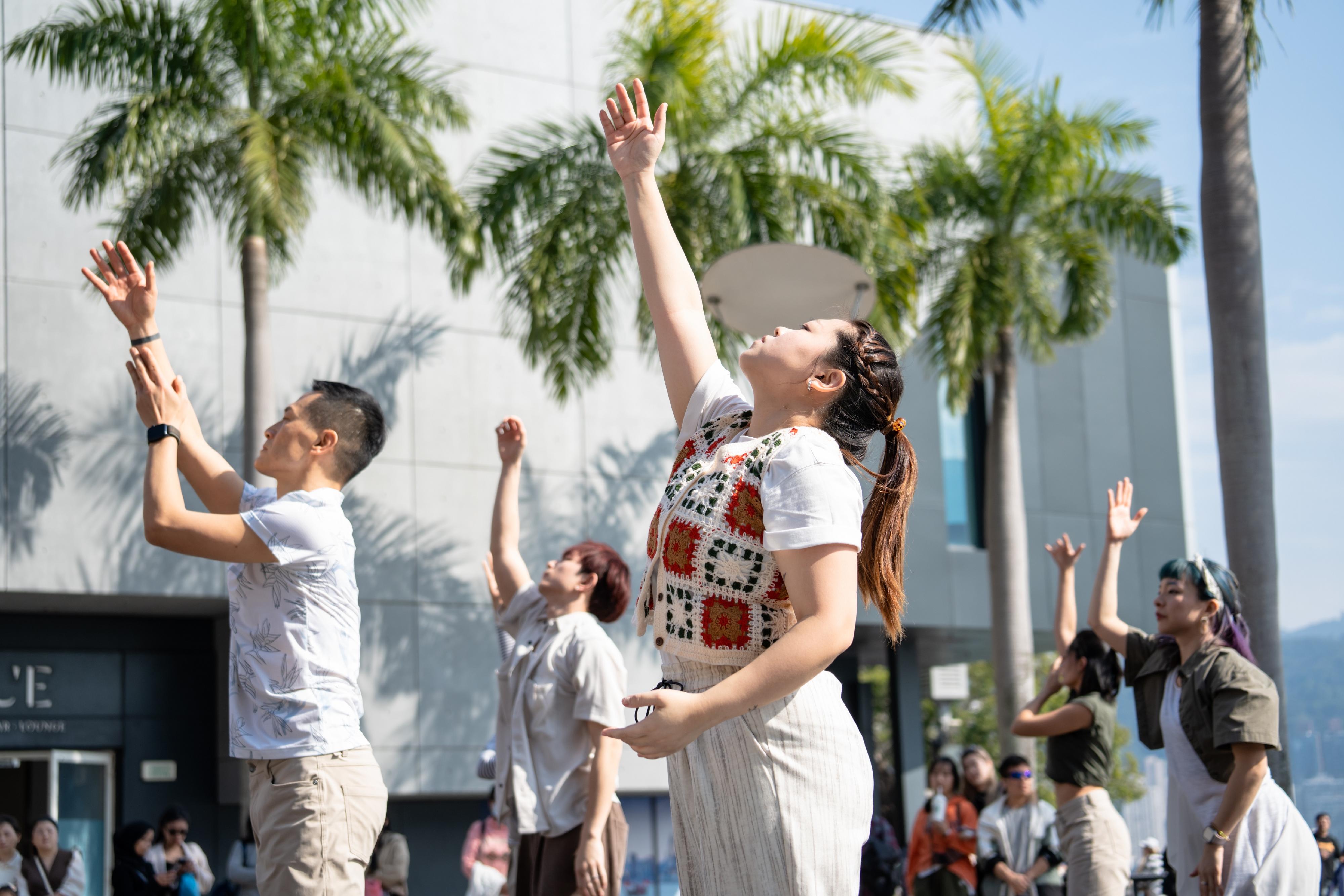 The "Dance with Love and Compassion" Inclusive Performance by DancingAndy and Dancer will be held this coming Sunday (January 25) at 3pm at the Hong Kong Cultural Centre Piazza Area C, featuring some 180 performers from over 10 inclusive dance troupes to promote inclusiveness in the arts. &emsp;
