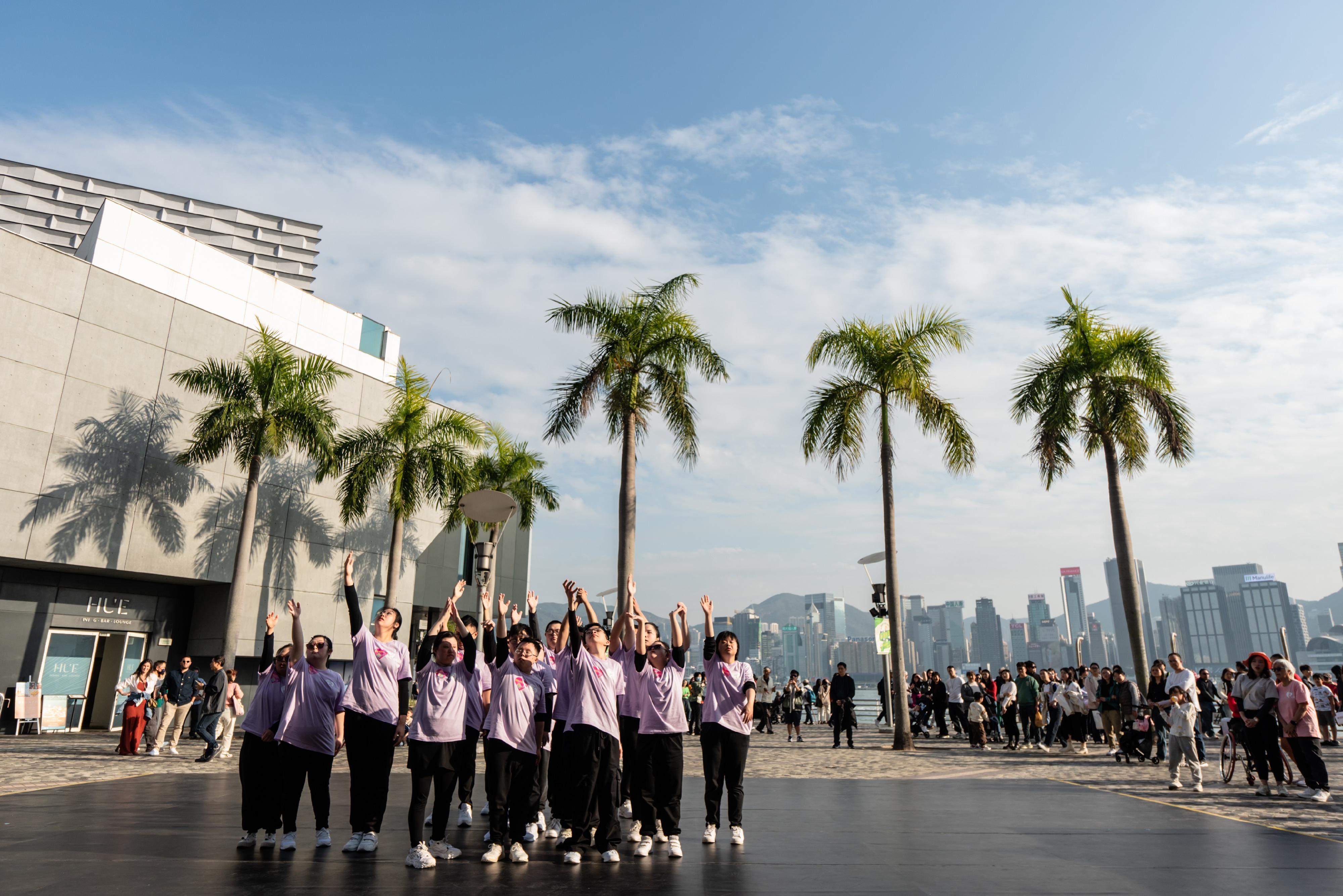 The "Dance with Love and Compassion" Inclusive Performance by DancingAndy and Dancer will be held this coming Sunday (January 25) at 3pm at the Hong Kong Cultural Centre Piazza Area C, featuring some 180 performers from over 10 inclusive dance troupes to promote inclusiveness in the arts. &emsp;