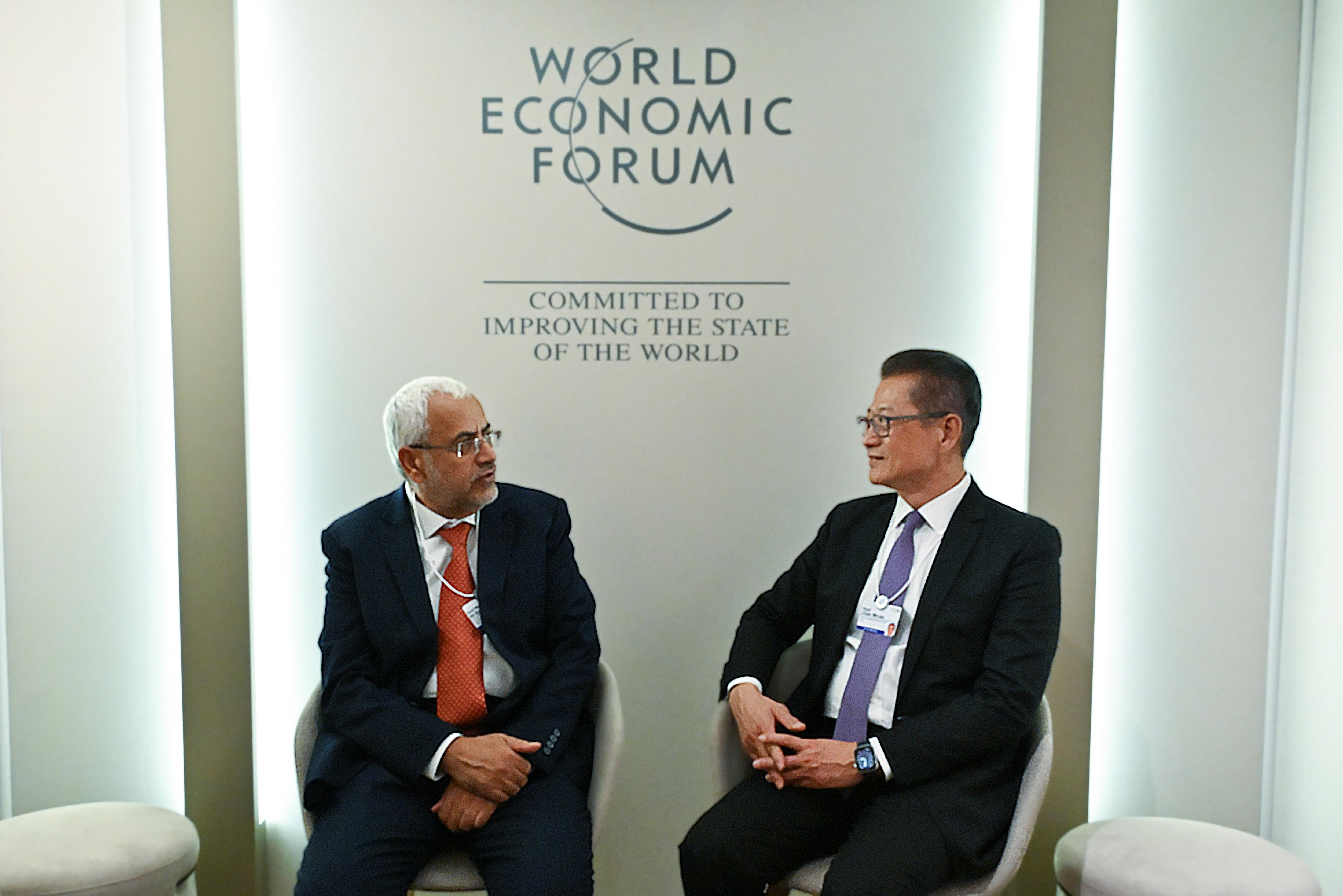 The Financial Secretary, Mr Paul Chan, arrived in Davos, Switzerland yesterday (January 19, Davos time) to attend the World Economic Forum Annual Meeting 2026. Photo shows Mr Chan (right) meeting with H.E. Dr Said Mohammed Al-Saqri (left), Minister of Economy of the Sultanate of Oman.