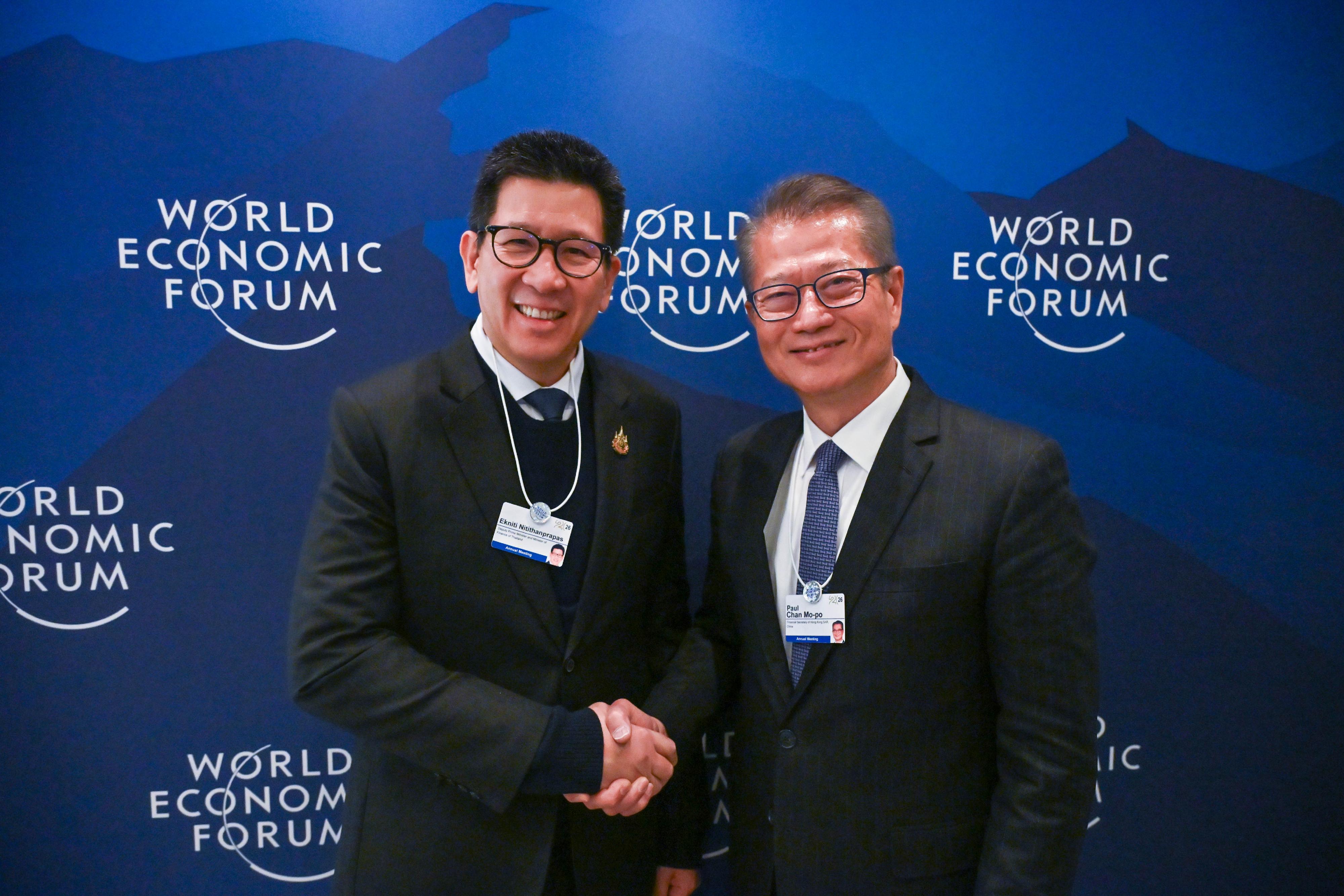 The Financial Secretary, Mr Paul Chan, continued his programme at the World Economic Forum Annual Meeting in Davos, Switzerland, yesterday (January 20, Davos time). Photo shows Mr Chan (right) meeting with Deputy Prime Minister and the Minister of Finance of Thailand, Mr Ekniti Nitithanprapas (left), in Davos, Switzerland.
