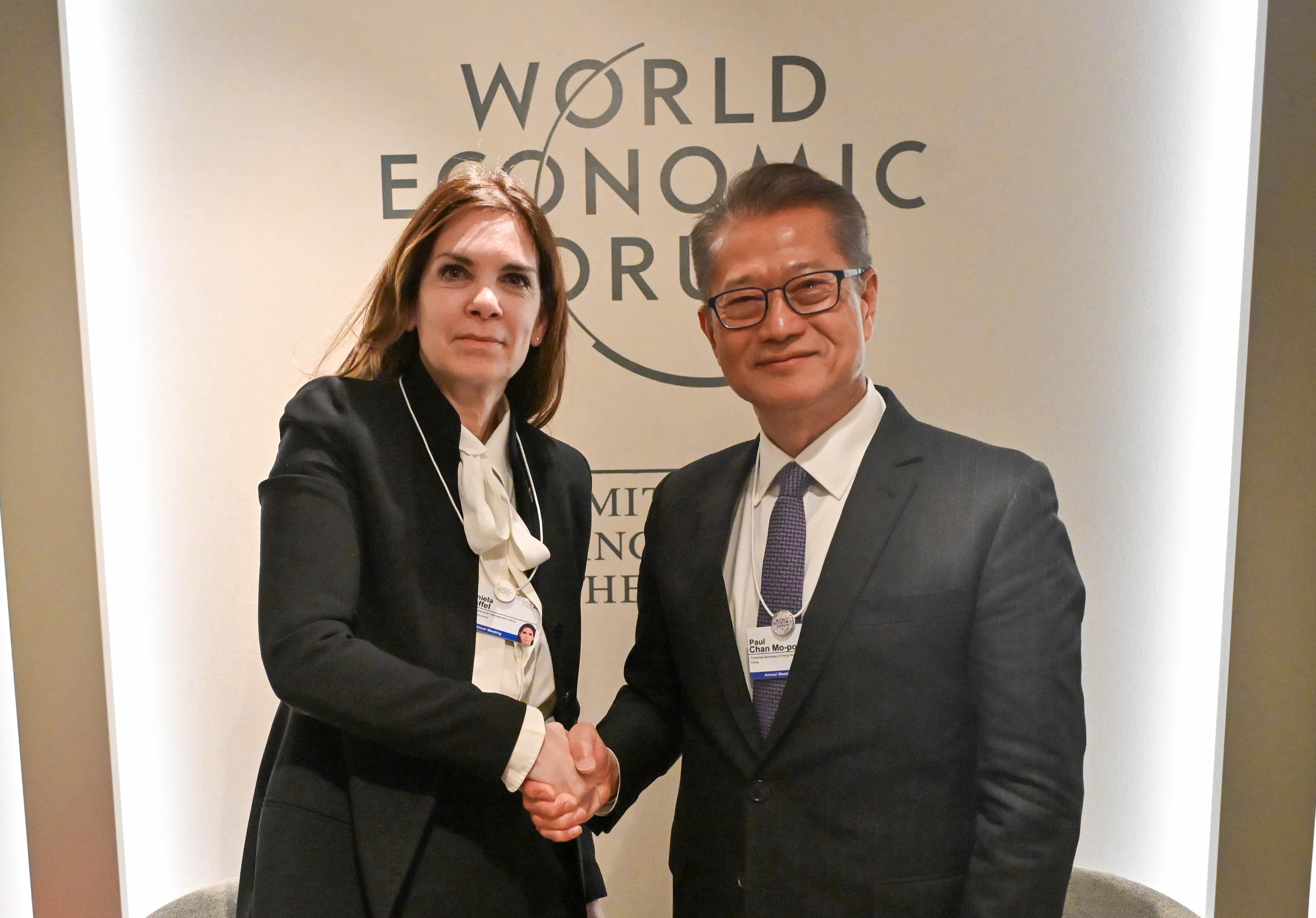 The Financial Secretary, Mr Paul Chan, continued his programme at the World Economic Forum Annual Meeting in Davos, Switzerland, yesterday (January 20, Davos time). Photo shows Mr Chan (right) meeting with the State Secretary for International Finance at the Federal Department of Finance of Switzerland, Ms Daniela Stoffel (left), in Davos, Switzerland. 
