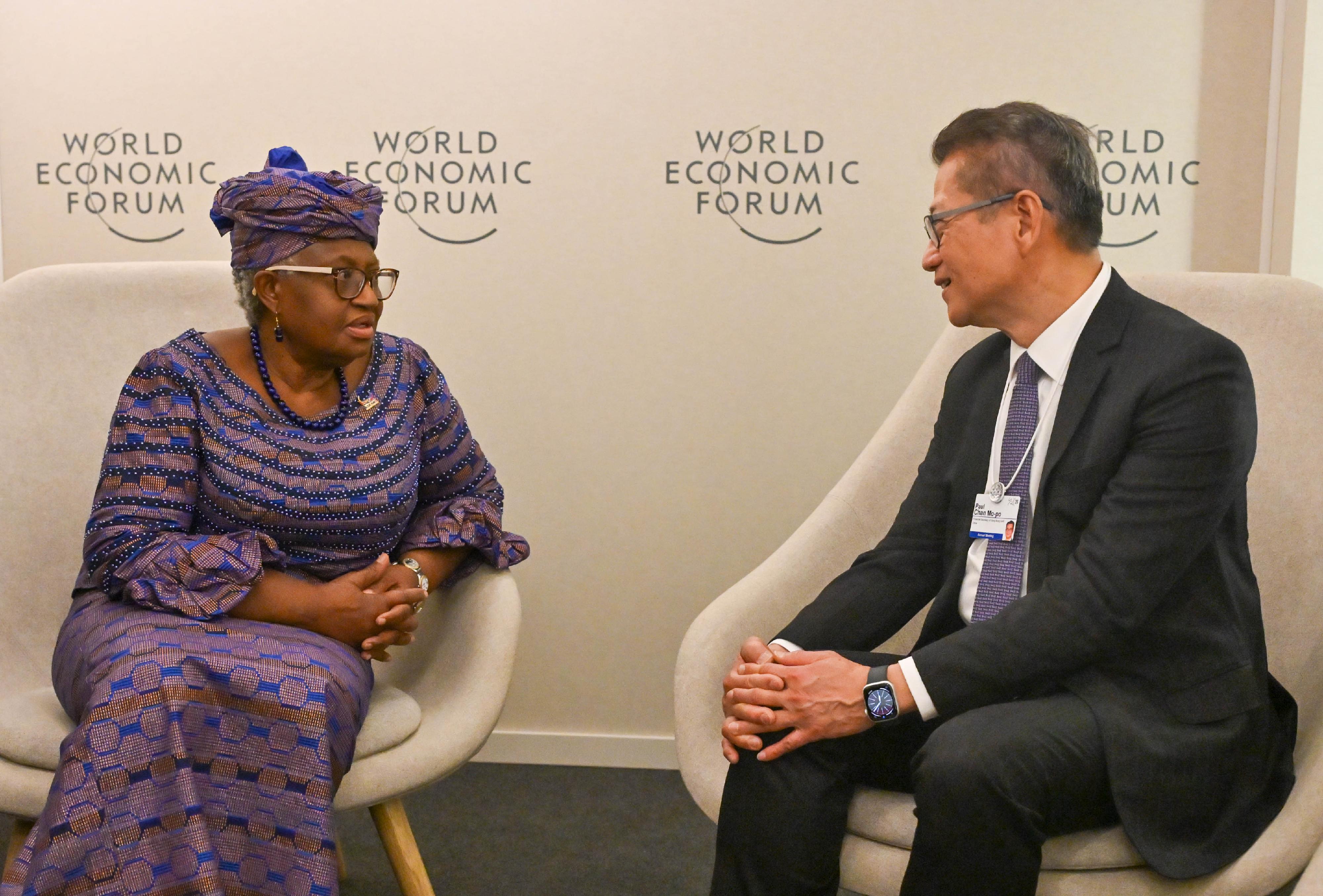 The Financial Secretary, Mr Paul Chan, continued his programme at the World Economic Forum Annual Meeting in Davos, Switzerland, yesterday (January 20, Davos time). Photo shows Mr Chan (right) meeting with the Director-General of the World Trade Organization, Dr Ngozi Okonjo-Iweala (left), in Davos, Switzerland.
