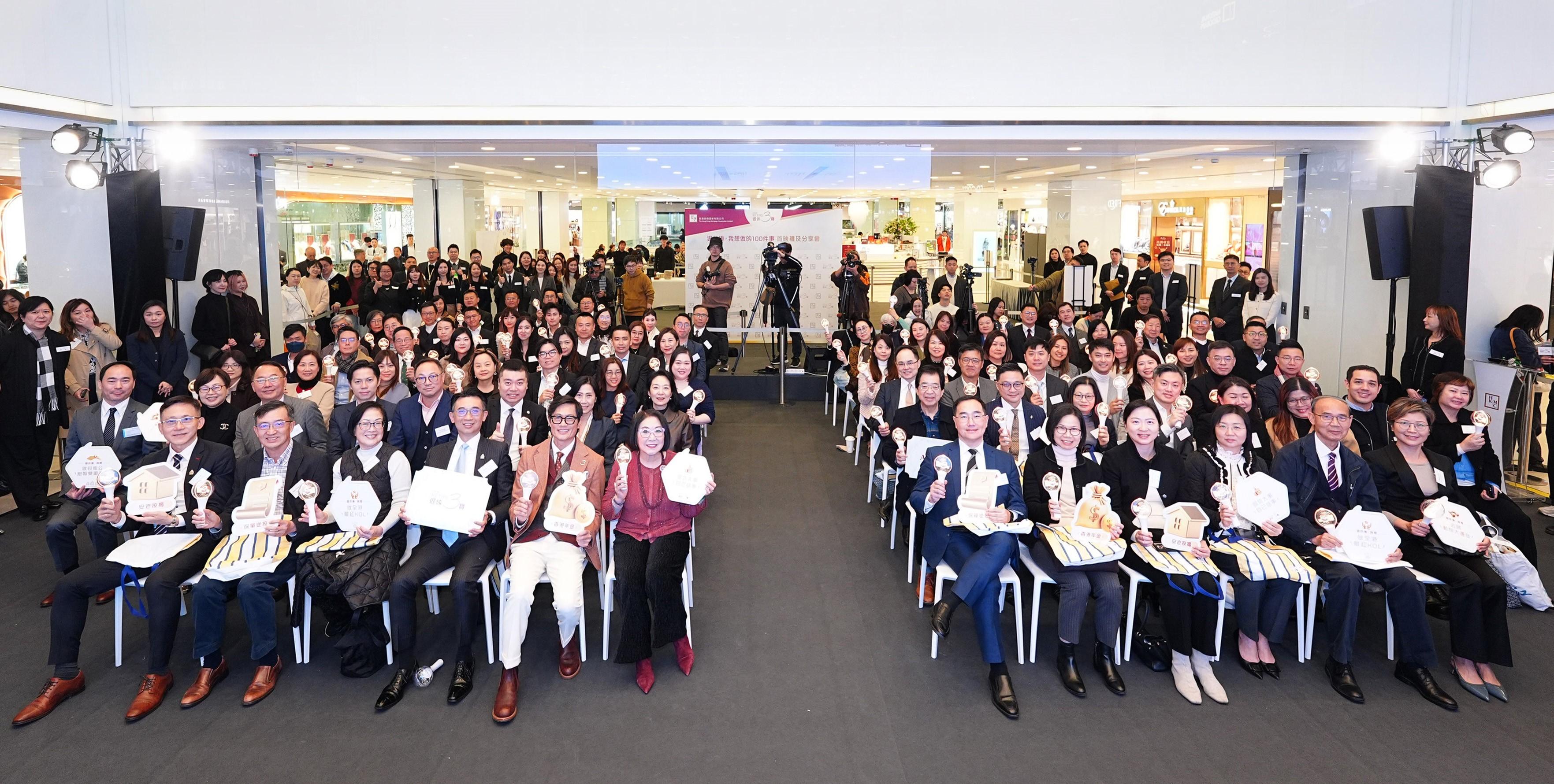 The Hong Kong Mortgage Corporation Limited organised the premiere and sharing session of "100 Things I Want to Do after Retirement" today (January 21) to promote the use of the "HKMC Retire 3" to generate lifelong payouts.