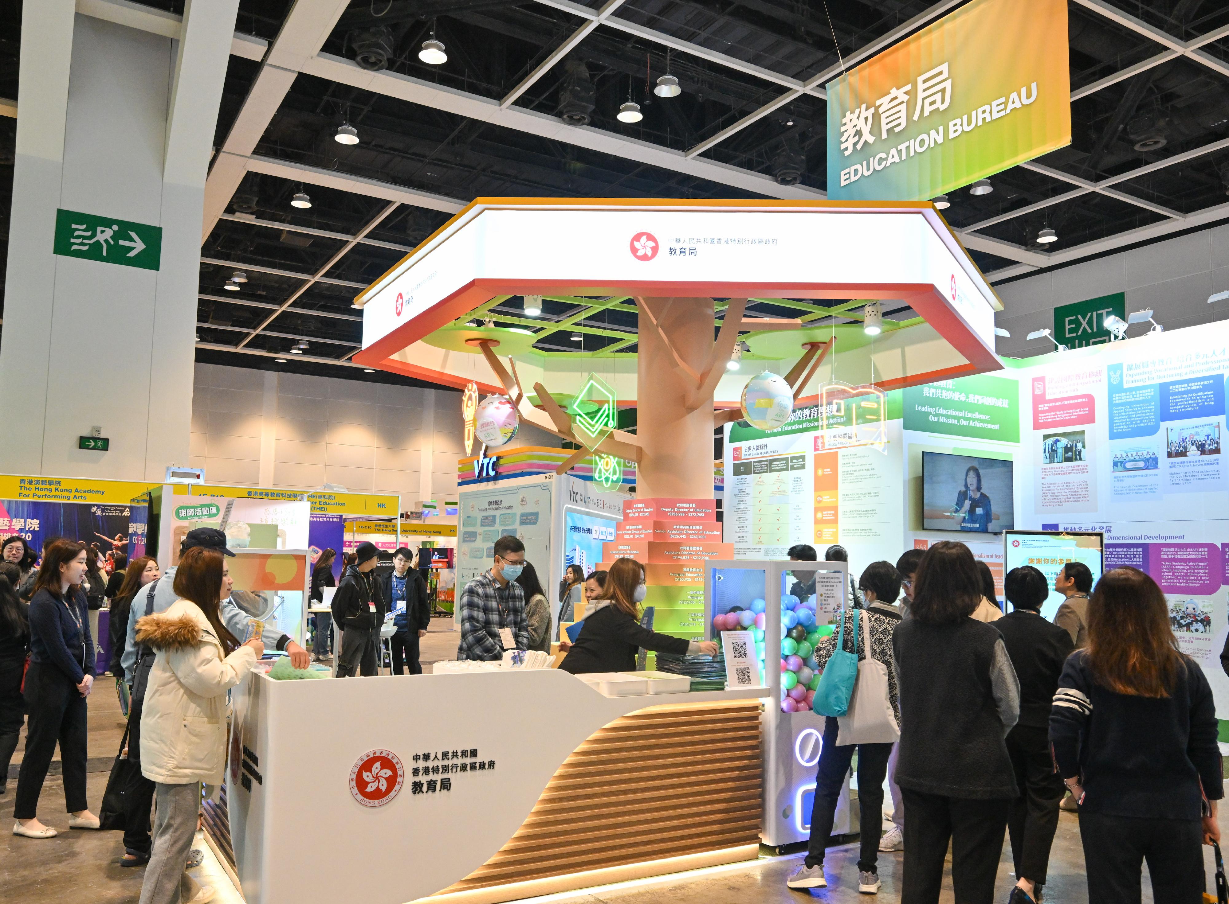 The Education Bureau set up an exhibition booth at the Education & Careers Expo 2026 from today (January 22) for four consecutive days to introduce the work of different professional grades of the bureau with a view to enhancing the public's understanding of the work and career opportunities of the bureau.