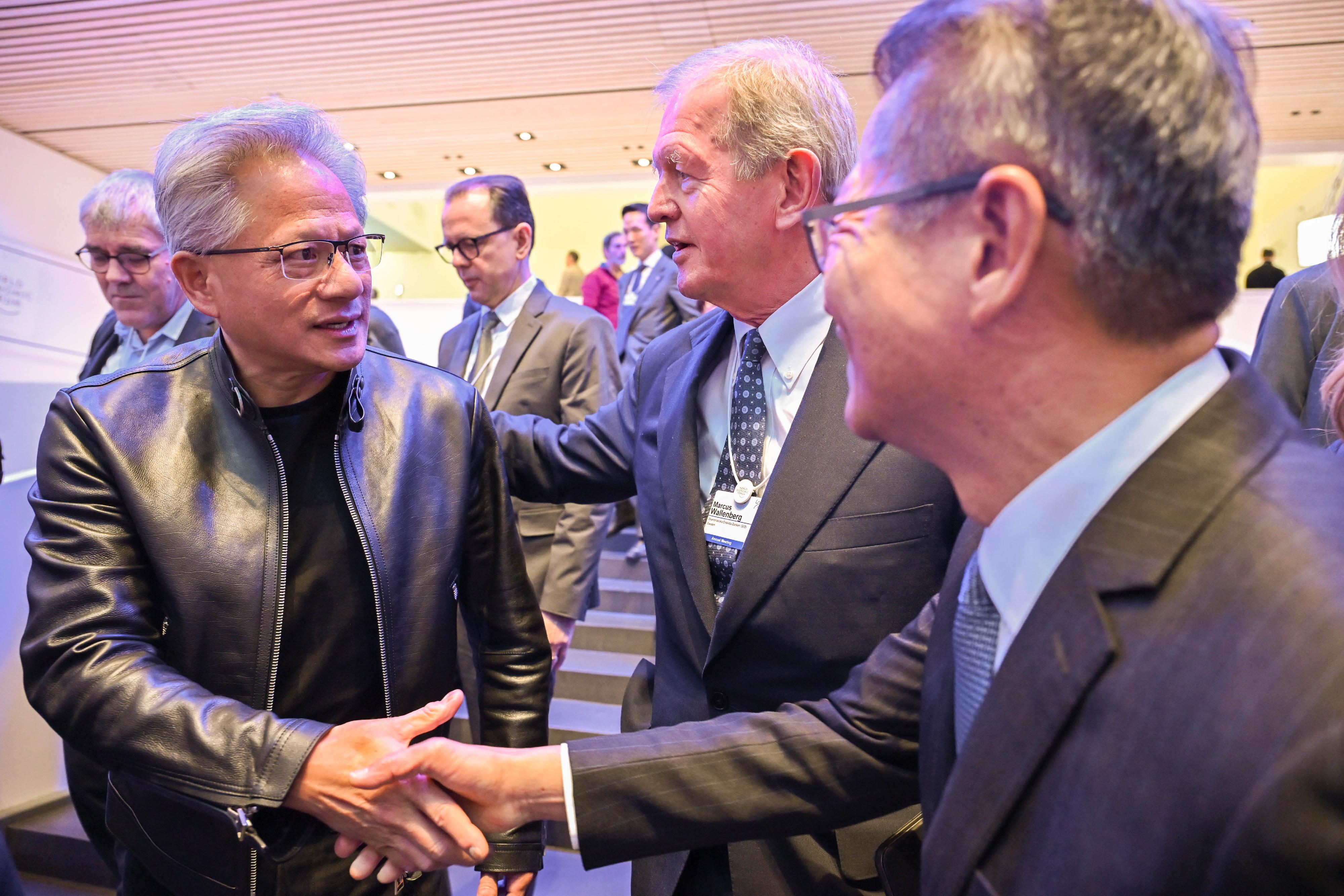 The Financial Secretary, Mr Paul Chan, continued his activities at the World Economic Forum Annual Meeting in Davos, Switzerland, and met with government officials and business leaders from various places yesterday (January 21, Davos time). Photo shows Mr Chan (right) chatting with NVIDIA Co-Founder and Chief Executive Officer, Mr Jensen Huang (left).