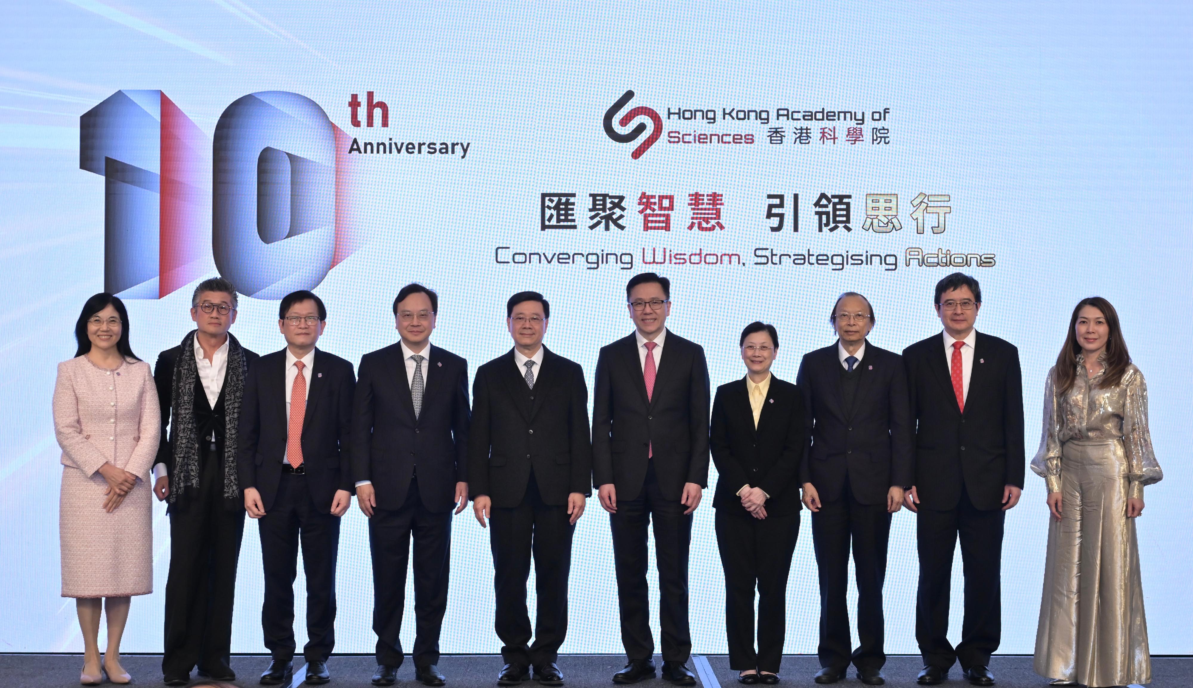 The Chief Executive, Mr John Lee, attended the Hong Kong Academy of Sciences 10th Anniversary Celebration Banquet today (January 22). Photo shows (from fourth left) the President of the Hong Kong Academy of Sciences, Professor Dennis Lo; Mr Lee; the Secretary for Innovation, Technology and Industry, Professor Sun Dong, and other guests at the ceremony.