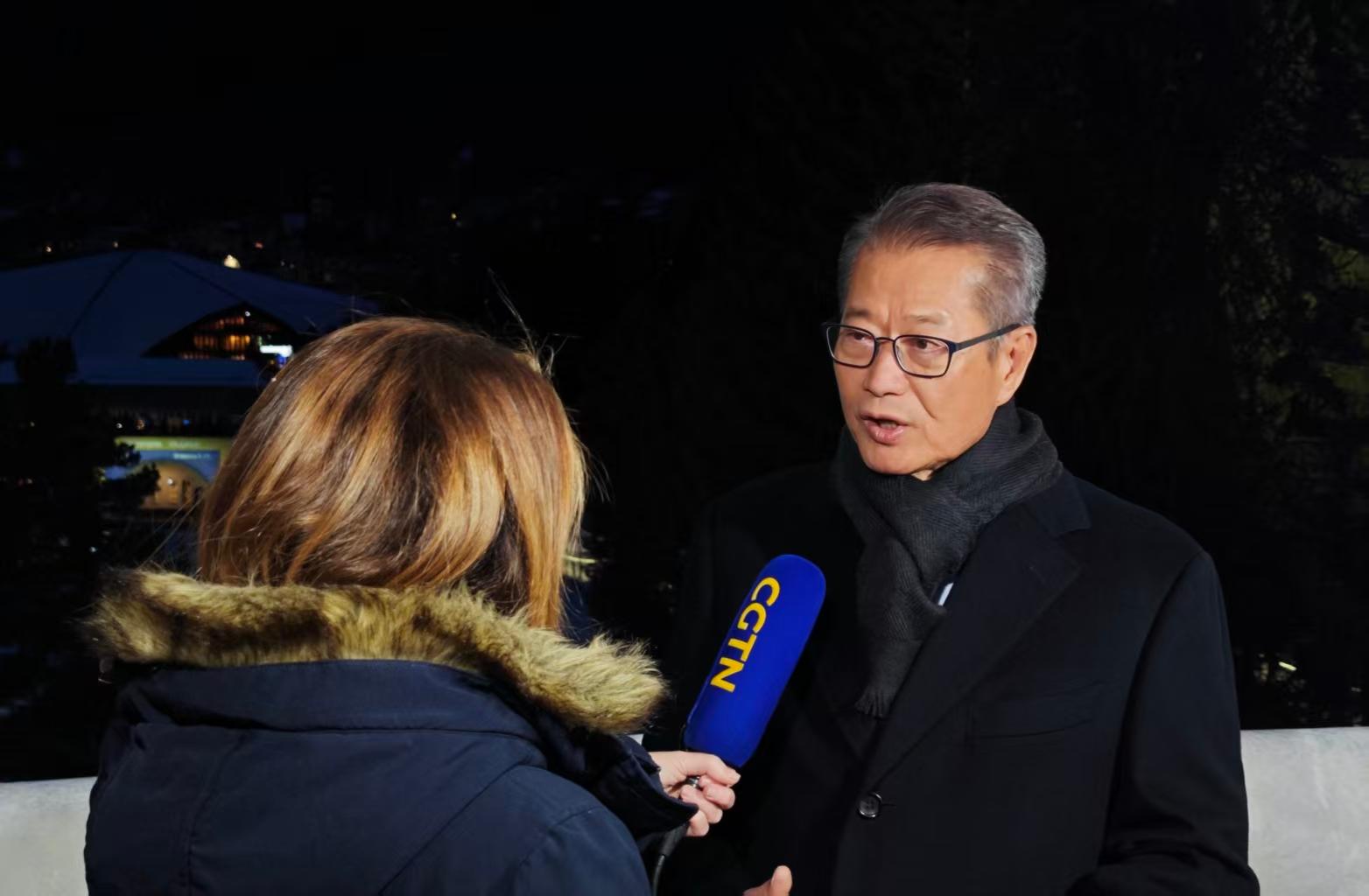 The Financial Secretary, Mr Paul Chan, continued his activities at the World Economic Forum Annual Meeting yesterday (January 22, Davos time). Photo shows Mr Chan (right) giving an interview to the international media outlet CGTN, in Davos, Switzerland.