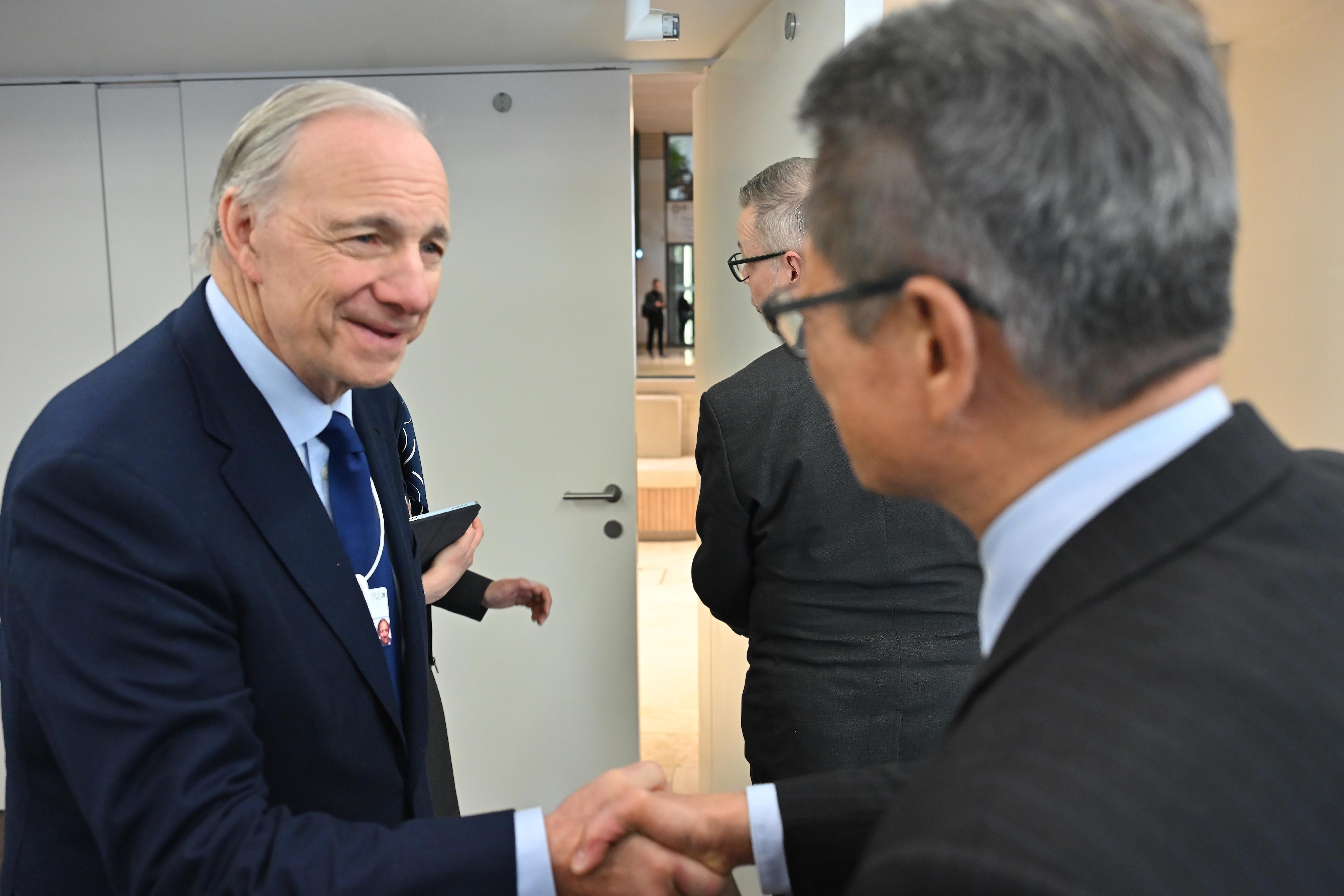The Financial Secretary, Mr Paul Chan, continued his programme at the World Economic Forum Annual Meeting in Davos, Switzerland, and met with political, business, and international organisation leaders from around the globe yesterday (January 22, Davos time). Photo shows Mr Chan (right) chatting with the Founder of Bridgewater Associates, Mr Ray Dalio (left).