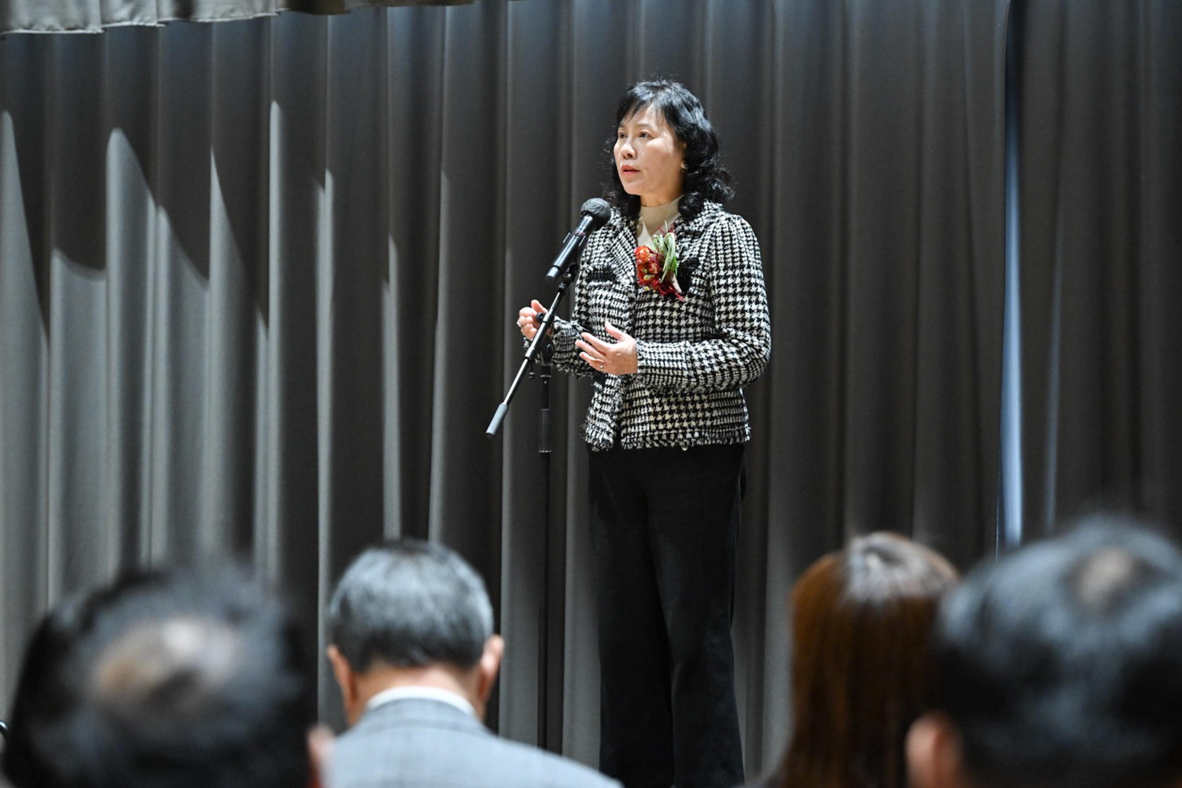 「粵車南下」賀滿月、迎新春活動今日（一月二十三日）舉行。圖示運輸及物流局局長陳美寶在活動致辭。