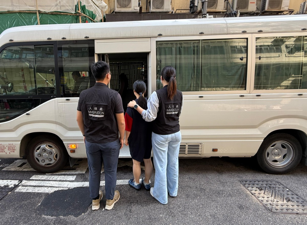 The Immigration Department mounted a series of territory-wide anti-illegal worker operations from January 16 to yesterday (January 22). Photo shows suspected illegal workers arrested during an operation.