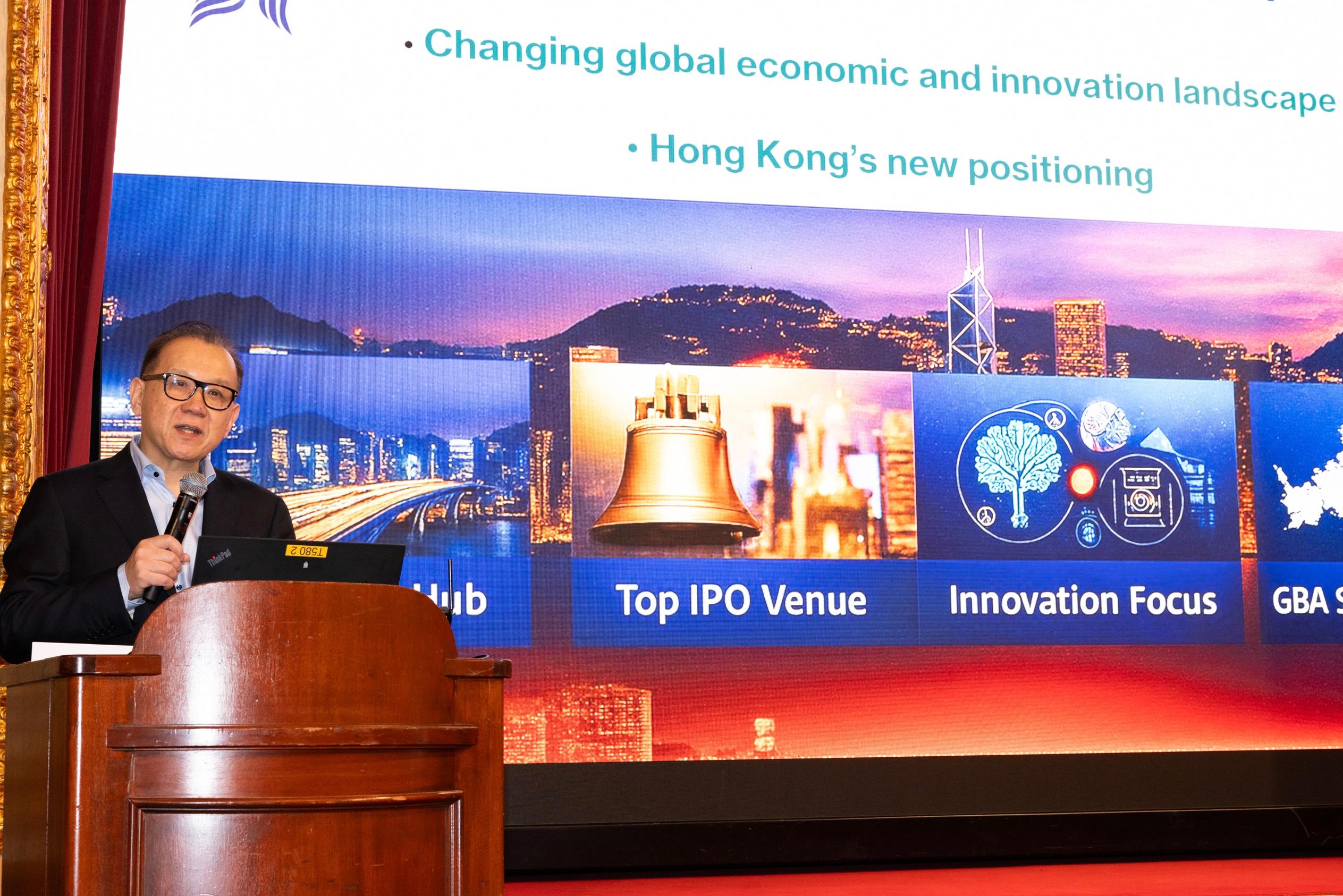 The Hong Kong Economic and Trade Office in London in collaboration with Invest Hong Kong and the Hong Kong Trade Development Council hosted two celebratory and promotional events to celebrate the Year of the Horse in Stockholm, Sweden, and Oslo, Norway, on January 21 and 22 respectively. Photo shows the Chairman of the Hong Kong Chamber of Commerce in Sweden, Dr Eric Zhang delivering a speech at the Stockholm reception.