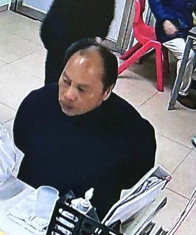 六十二歲男子梁偉林身高約一點六米，肥身材，圓面型，黃皮膚，禿頭及兩側蓄短黑髮。他最後露面時身穿藍色長袖上衣、黑色運動長褲及黃色鞋。