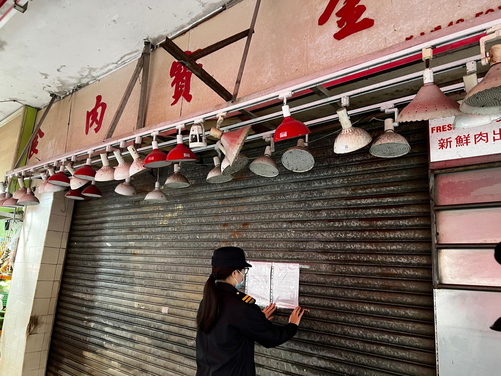 The Food and Environmental Hygiene Department today (January 24) ordered the temporary closure of a fresh provision shop in Kowloon City due to poor hygiene conditions and serious rodent infestation. The shop must rectify the problems before it can reopen.