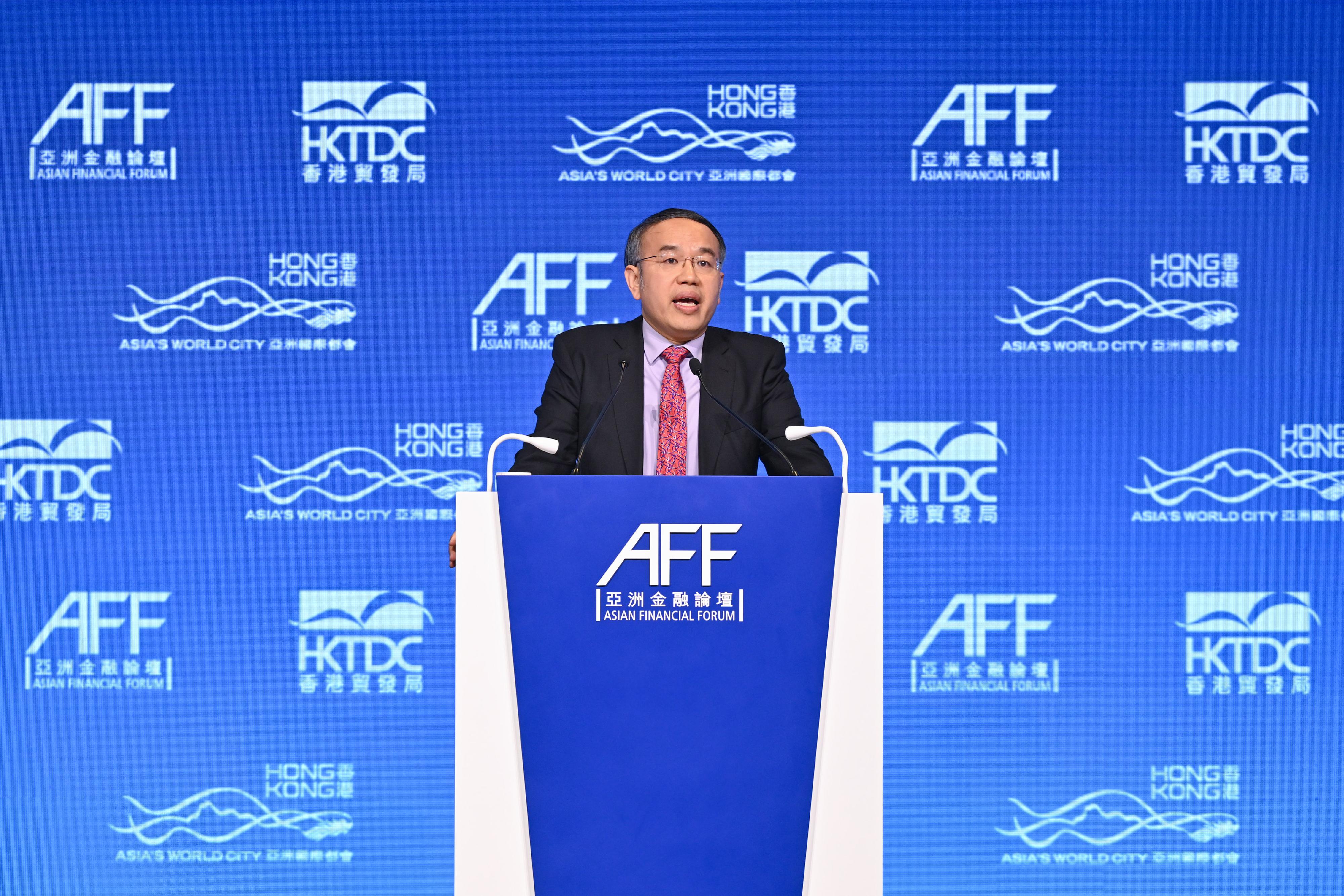 The Financial Services and the Treasury Bureau signed today (January 26) a co-operation agreement with the Shanghai Gold Exchange during the Asian Financial Forum. Photo shows the Secretary for Financial Services and the Treasury, Mr Christopher Hui, outlining the strategic significance of the agreement and the overall development blueprint for Hong Kong's gold market at the signing ceremony.