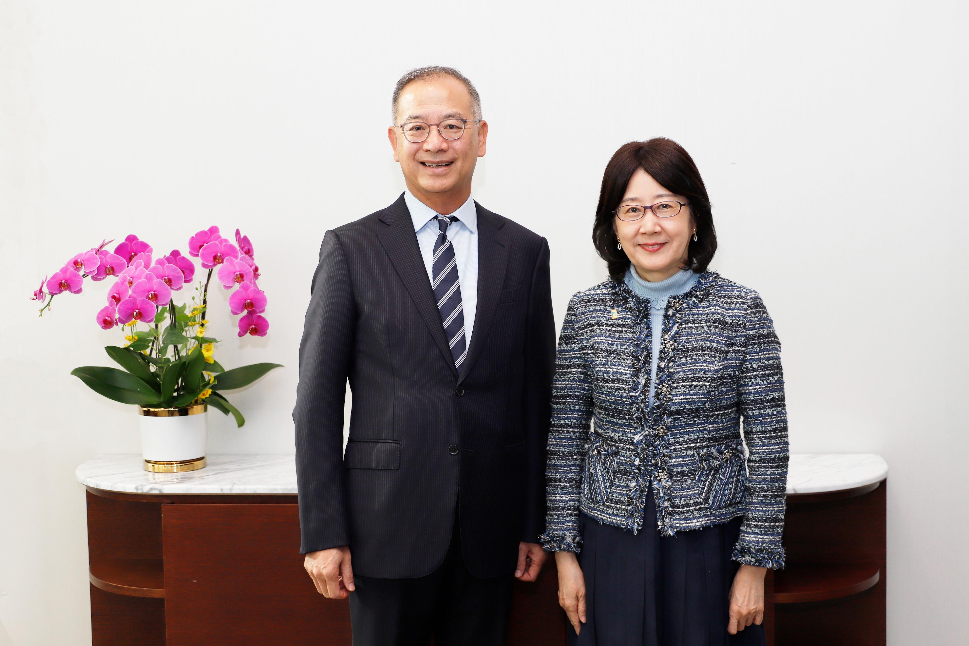 The Chief Executive of the Hong Kong Monetary Authority, Mr Eddie Yue (left), and the Privacy Commissioner for Personal Data, Ms Ada Chung (right), discuss a series of new measures to strengthen collaboration in combatting fraud and safeguarding personal data.