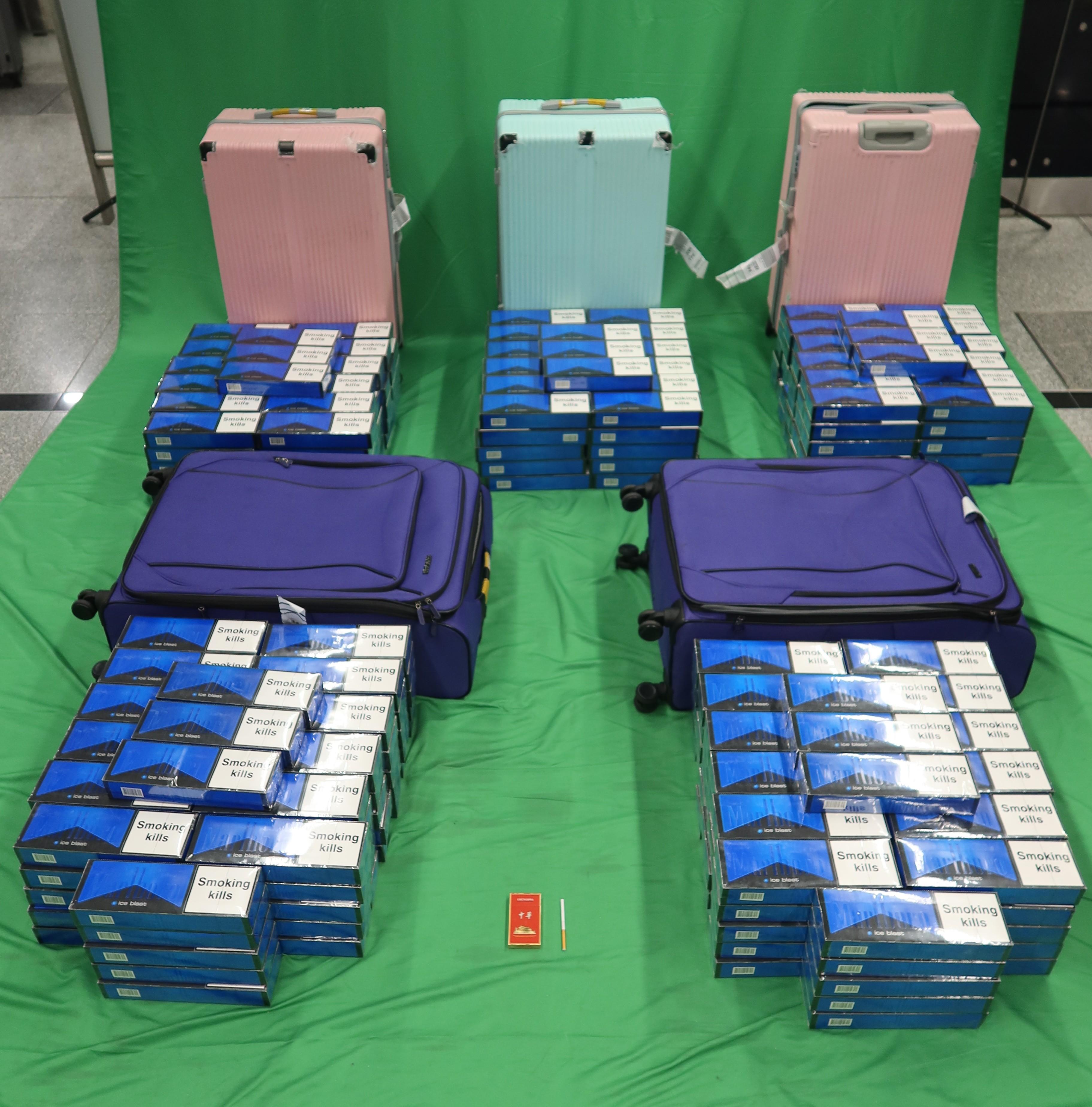 An incoming male passenger was sentenced to six months&rsquo; imprisonment and fined $1,000 by the West Kowloon Magistrates' Courts today (January 27) for importing duty-not-paid cigarettes and failing to declare them to Customs officers, in contravention of the Dutiable Commodities Ordinance. Photo shows the duty-not-paid cigarettes seized from the personal baggage of the incoming 46-year-old male passenger.
