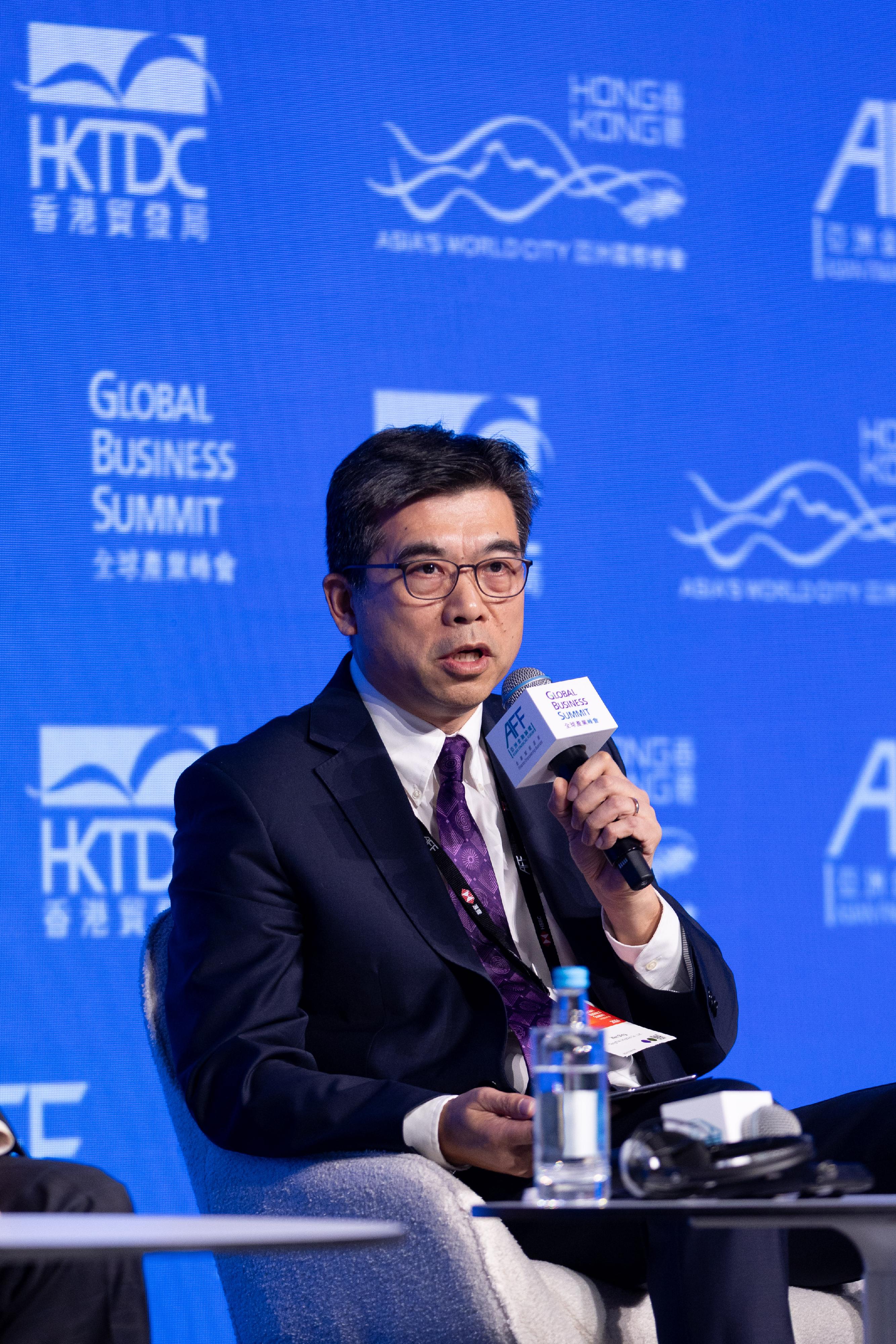 Co-President of Tsinghua Unigroups, Mr Wen Bing, shared his insights at a thematic panel discussion at the Global Business Summit today (January 27).