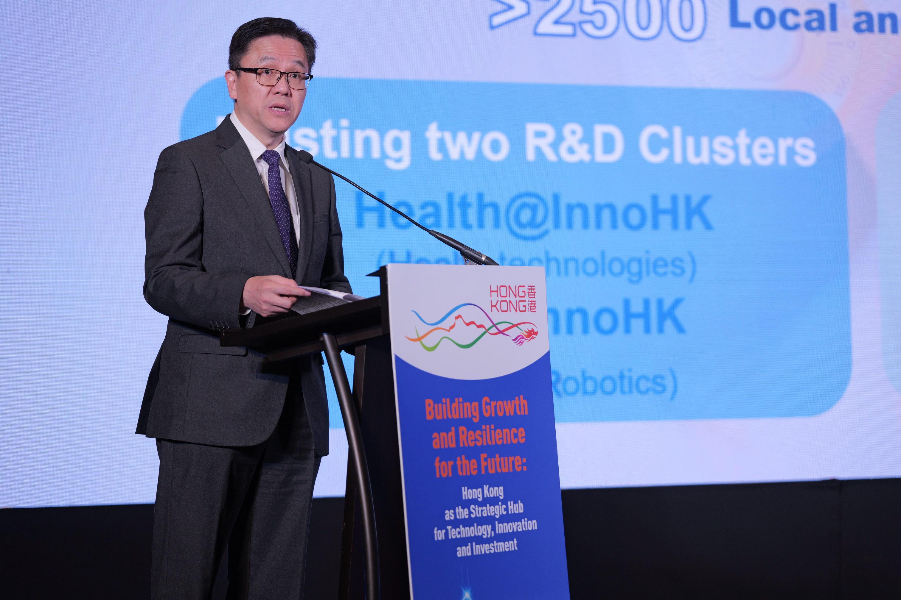 The Secretary for Innovation, Technology and Industry, Professor Sun Dong, attended a dinner seminar "Building growth and resilience for the future: Hong Kong as the strategic hub for technology, innovation and investment" co-organised by the Hong Kong Economic and Trade Office in Bangkok, the Hong Kong Trade Development Council, Invest Hong Kong and the Thai-Hong Kong Trade Association in Bangkok today (January 28). Photo shows Professor Sun delivering a keynote speech at the dinner seminar.