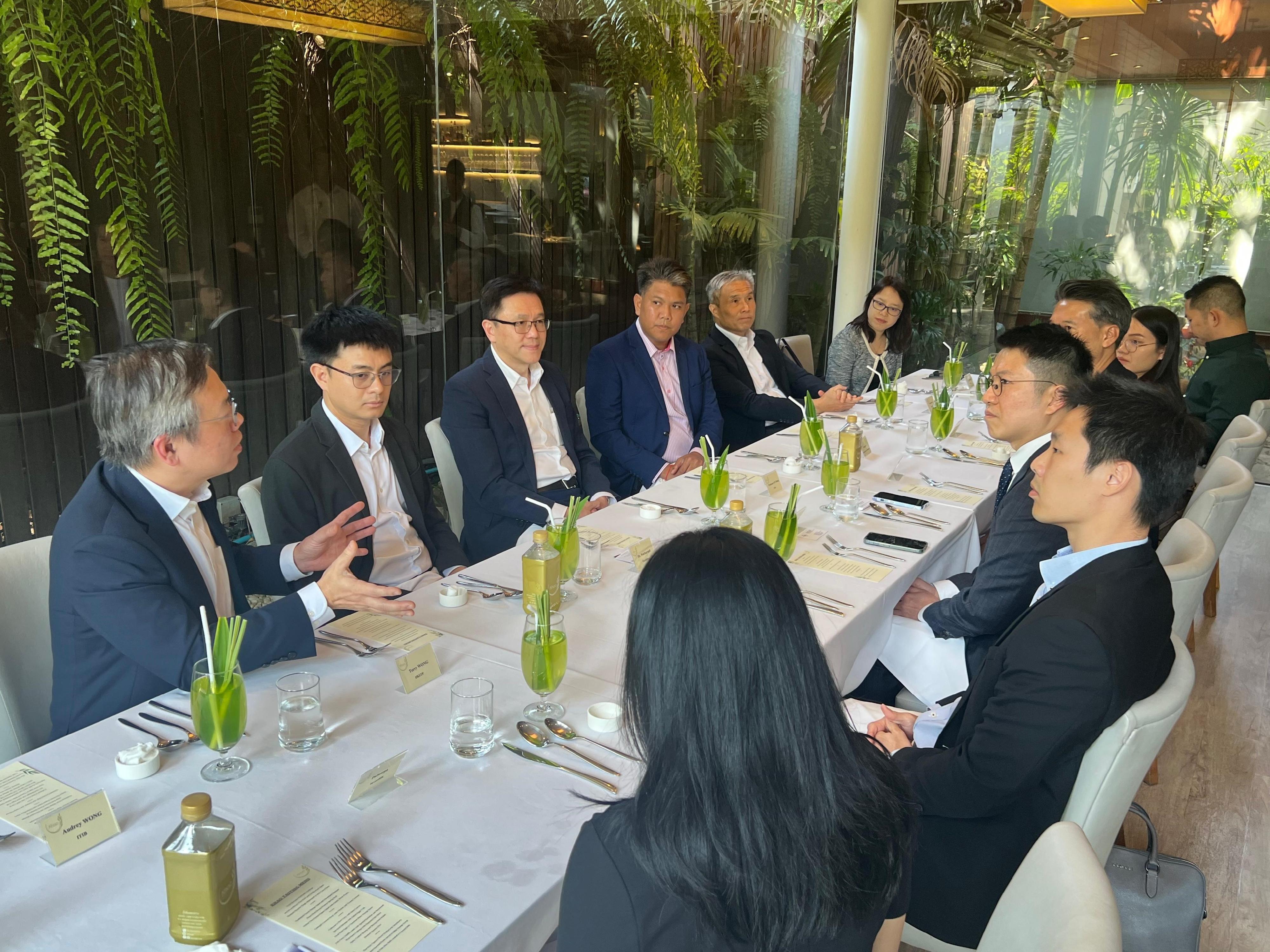 Upon his arrival in Bangkok yesterday afternoon (January 27), the Secretary for Innovation, Technology and Industry, Professor Sun Dong (third left) immediately met with the Thai Health Tech Association and had exchanges with leading local health technology enterprises and start-ups, as well as hospital organisations. Also present with Professor Sun are the Chief Executive Officer of the Hong Kong Science and Technology Parks Corporation, Mr Terry Wong (first left), and the Chief Executive Officer of the Hong Kong-Shenzhen Innovation and Technology Park Limited, Mr Vincent Ma (fifth left).