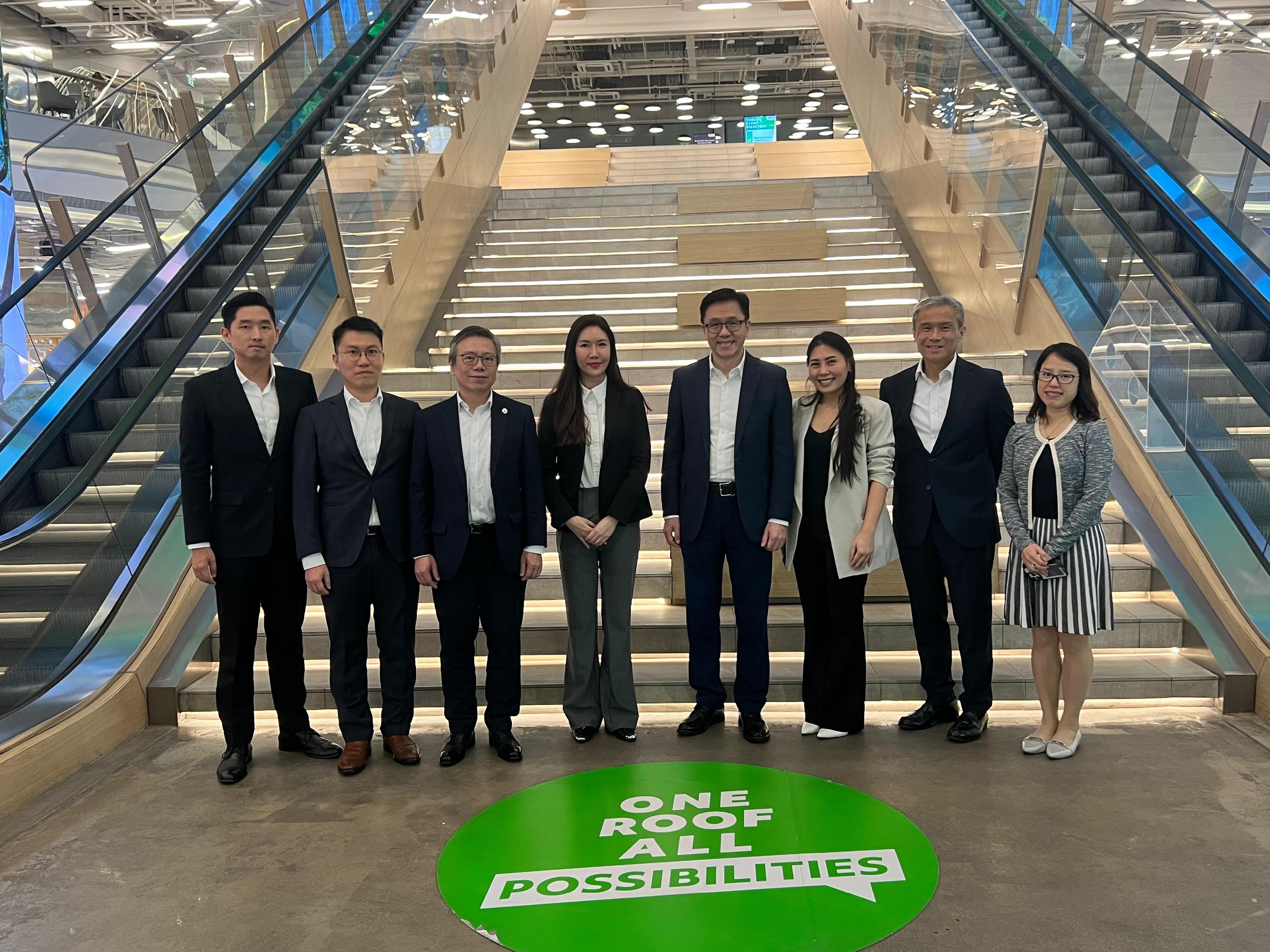 The Secretary for Innovation, Technology and Industry, Professor Sun Dong (fourth right), yesterday afternoon (January 27) visited the True Digital Park of the True Corporation in Bangkok to learn about the Park's progress in fostering the growth of innovation and technology enterprises and facilitating the application of technologies. Also present with Professor Sun are the Chief Executive Officer of the Hong Kong Science and Technology Parks Corporation, Mr Terry Wong (third left), and the Chief Executive Officer of the Hong Kong-Shenzhen Innovation and Technology Park Limited, Mr Vincent Ma (second right).