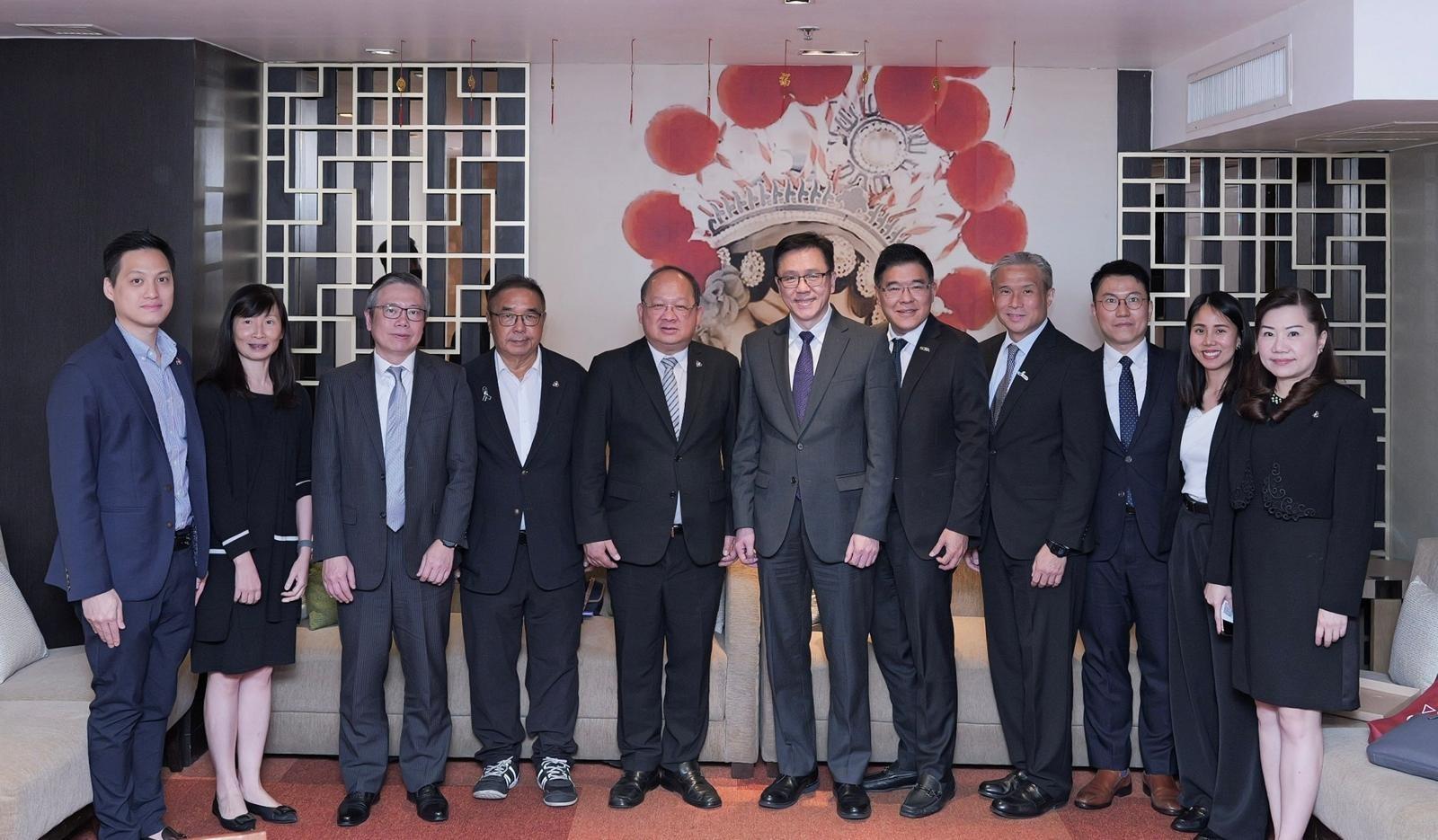 The Secretary for Innovation, Technology and Industry, Professor Sun (centre) met with the Federation of Thai Industries and exchanged views with the local industrial and manufacturing sectors on co-operation in new industrialisation and industrial upgrading and transformation. Also present with Professor Sun are the Chief Executive Officer of the Hong Kong Science and Technology Parks Corporation, Mr Terry Wong (third left), and the Chief Executive Officer of the Hong Kong-Shenzhen Innovation and Technology Park Limited, Mr Vincent Ma (fourth right).

