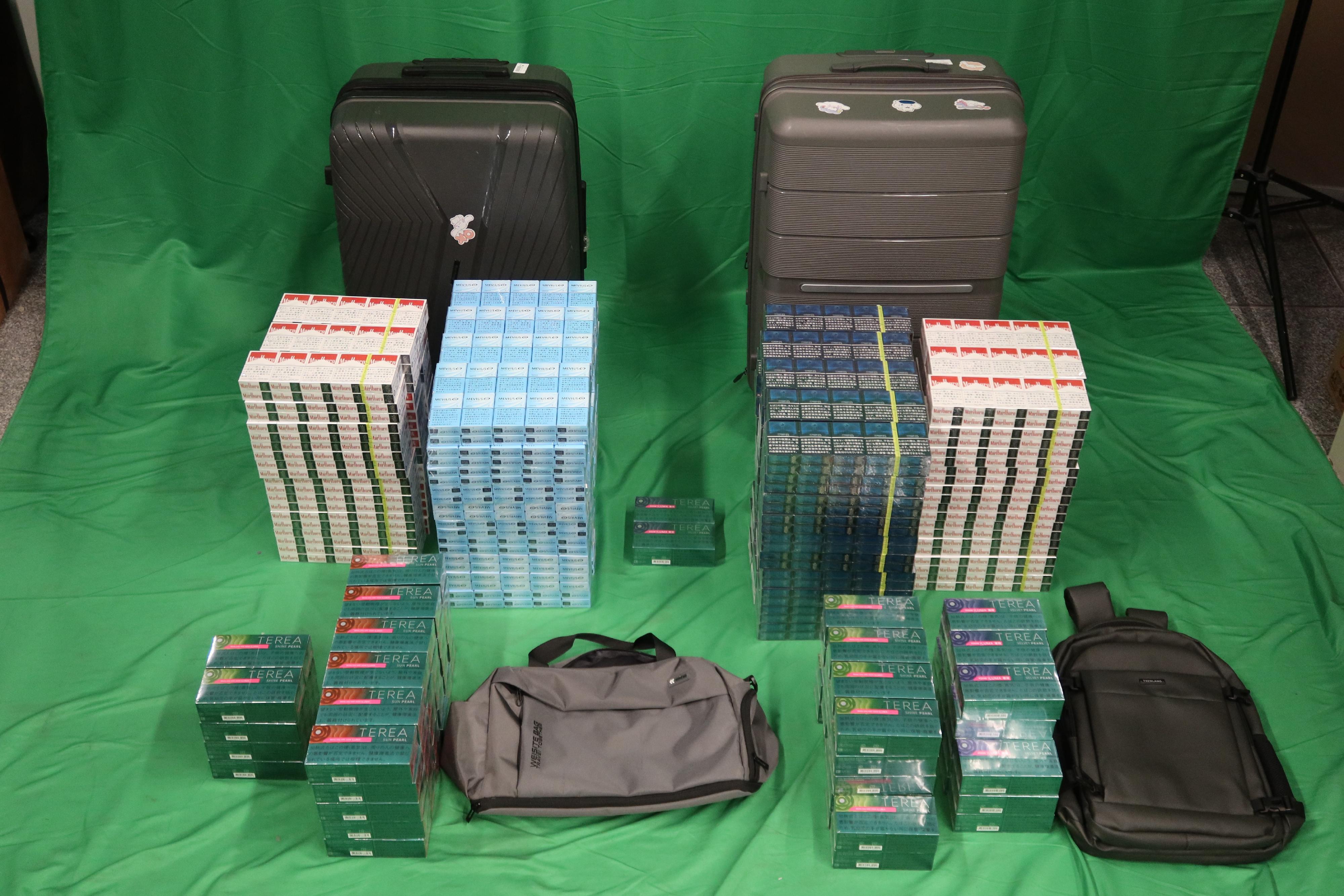 An incoming passenger was sentenced to seven months' imprisonment and fined $600 by the West Kowloon Magistrates' Courts today (January 29) for possessing duty-not-paid cigarettes and failing to declare them to Customs officers, as well as for importing alternative smoking products, in contravention of the Dutiable Commodities Ordinance and the Import and Export Ordinance. Photo shows the duty-not-paid cigarettes and alternative smoking products seized from the personal baggage of the 39-year-old incoming male passenger.