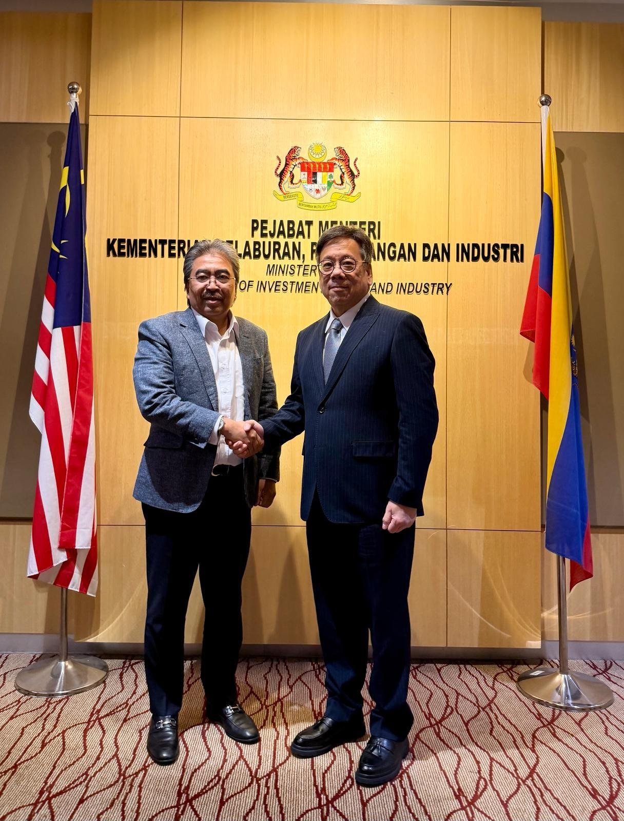 The Secretary for Commerce and Economic Development, Mr Algernon Yau (right), on his visit to Kuala Lumpur, Malaysia, today (January 30) pays a courtesy call on the Minister of Investment, Trade and Industry of Malaysia, Datuk Seri Johari Abdul Ghani (left), to brief him on Hong Kong's new measures for attracting enterprises and investment to inject economic impetus, including the Northern Metropolis development and the setting up of the Task Force on Supporting Mainland Enterprises in Going Global.