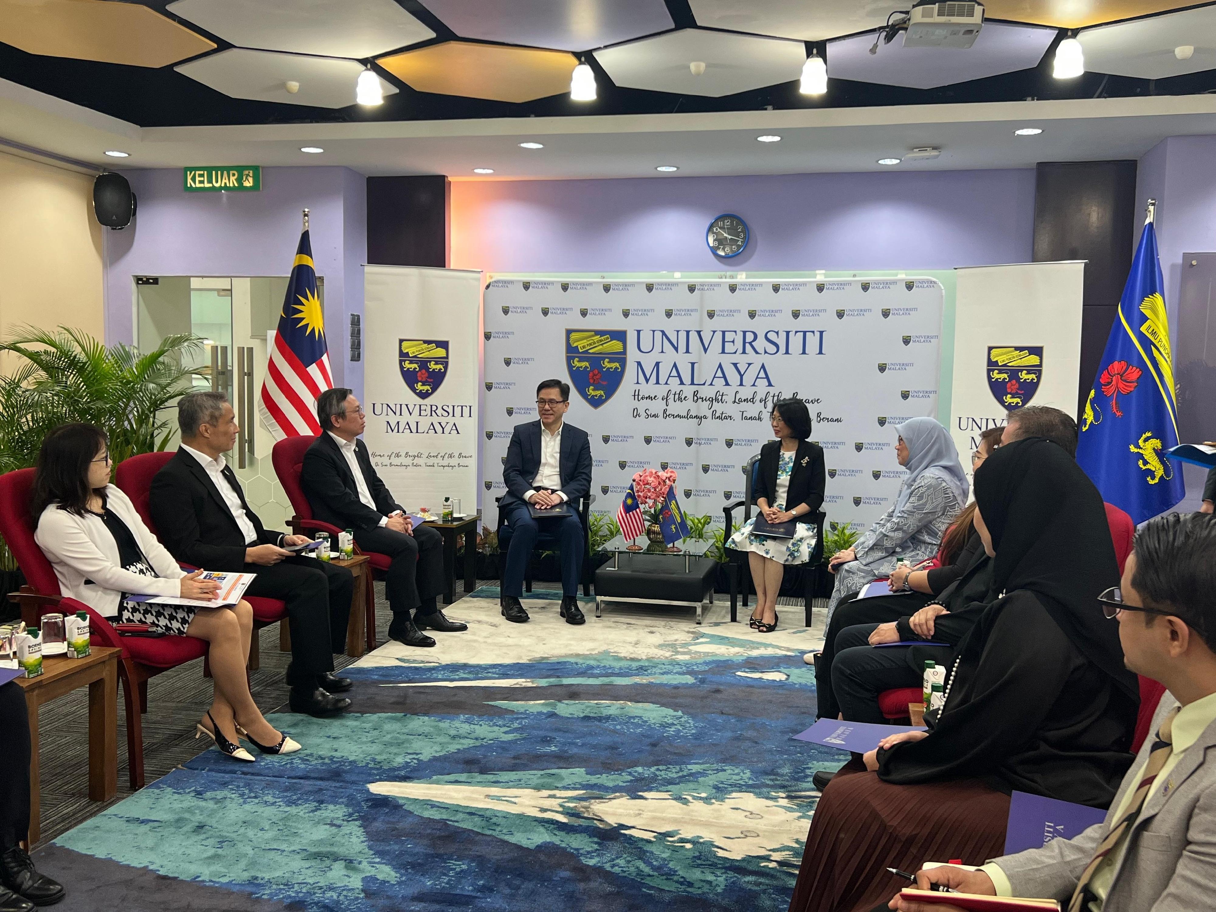 The Secretary for Innovation, Technology and Industry, Professor Sun Dong (fourth left), visited Universiti Malaya in Kuala Lumpur today (January 30). Also present with Professor Sun are the Chief Executive Officer of the Hong Kong Science and Technology Parks Corporation, Mr Terry Wong (third left), and the Chief Executive Officer of the Hong Kong-Shenzhen Innovation and Technology Park Limited, Mr Vincent Ma (second left).