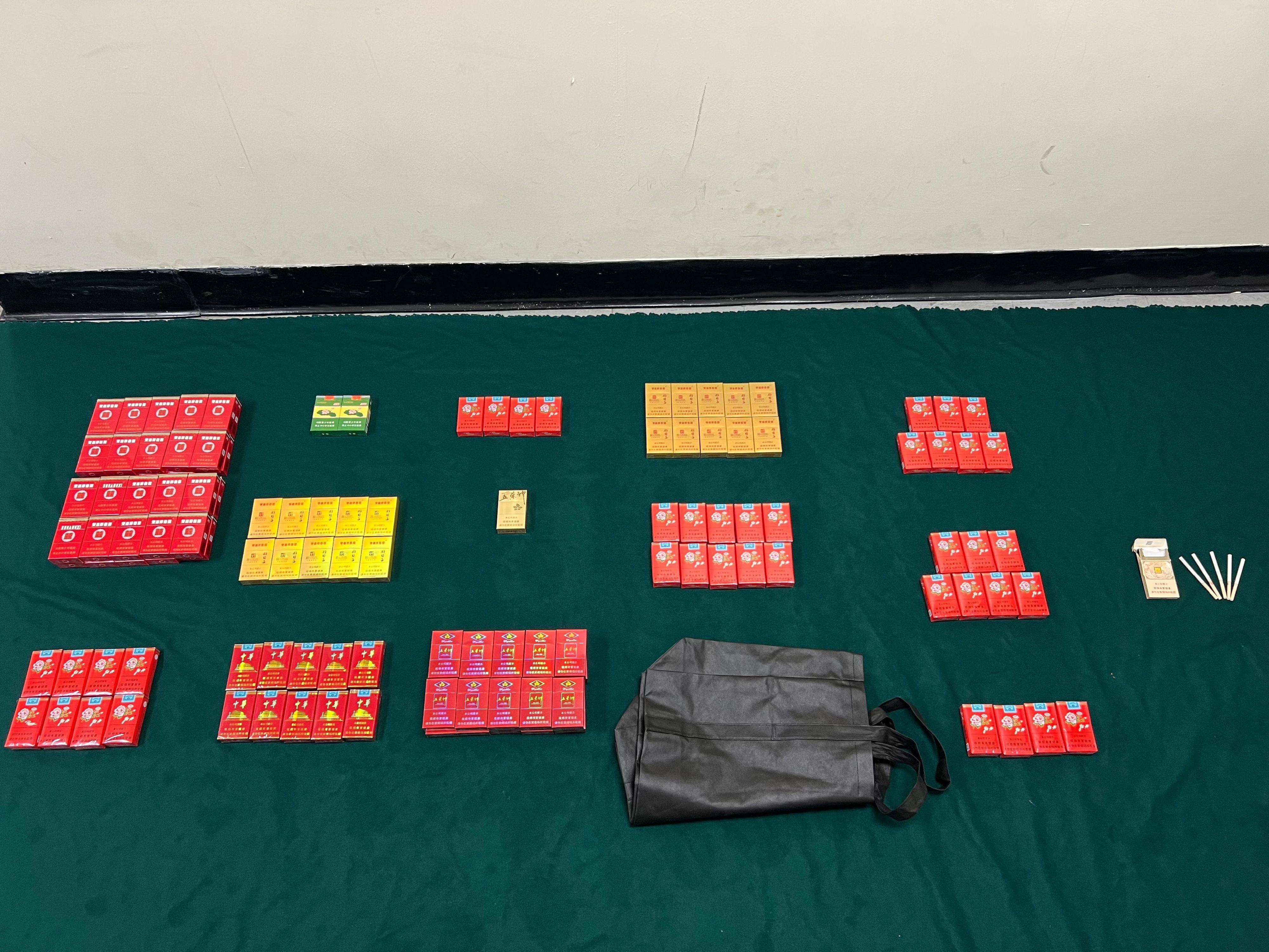 An incoming male passenger was sentenced to six weeks' imprisonment and fined $600 at the Fanling Magistrates' Courts today (February 2) for possessing duty-not-paid cigarettes and failing to declare them to Customs officers, in contravention of the Dutiable Commodities Ordinance.  Photo shows the duty-not-paid cigarettes seized from the personal baggage and the body of the 48-year-old incoming male passenger.