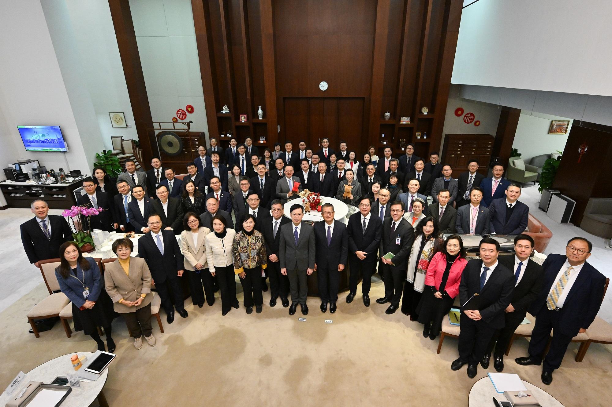 The Financial Secretary, Mr Paul Chan, attended the Ante Chamber exchange session at the Legislative Council (LegCo) today (February 4). Photo shows Mr Chan (first row, eighth right); the President's deputy of LegCo, Mr Chan Chun-ying (first row, eighth left); the Deputy Financial Secretary, Mr Michael Wong (first row, seventh right); the Secretary for Financial Services and the Treasury, Mr Christopher Hui (second row, fifth right); the Secretary for Commerce and Economic Development, Mr Algernon Yau (first row, seventh left); the Secretary for Development, Ms Bernadette Linn (first row, fourth left); the Secretary for Innovation, Technology and Industry, Professor Sun Dong (first row, sixth right); and the Secretary for Transport and Logistics, Ms Mable Chan (first row, sixth left), with LegCo Members before the meeting.