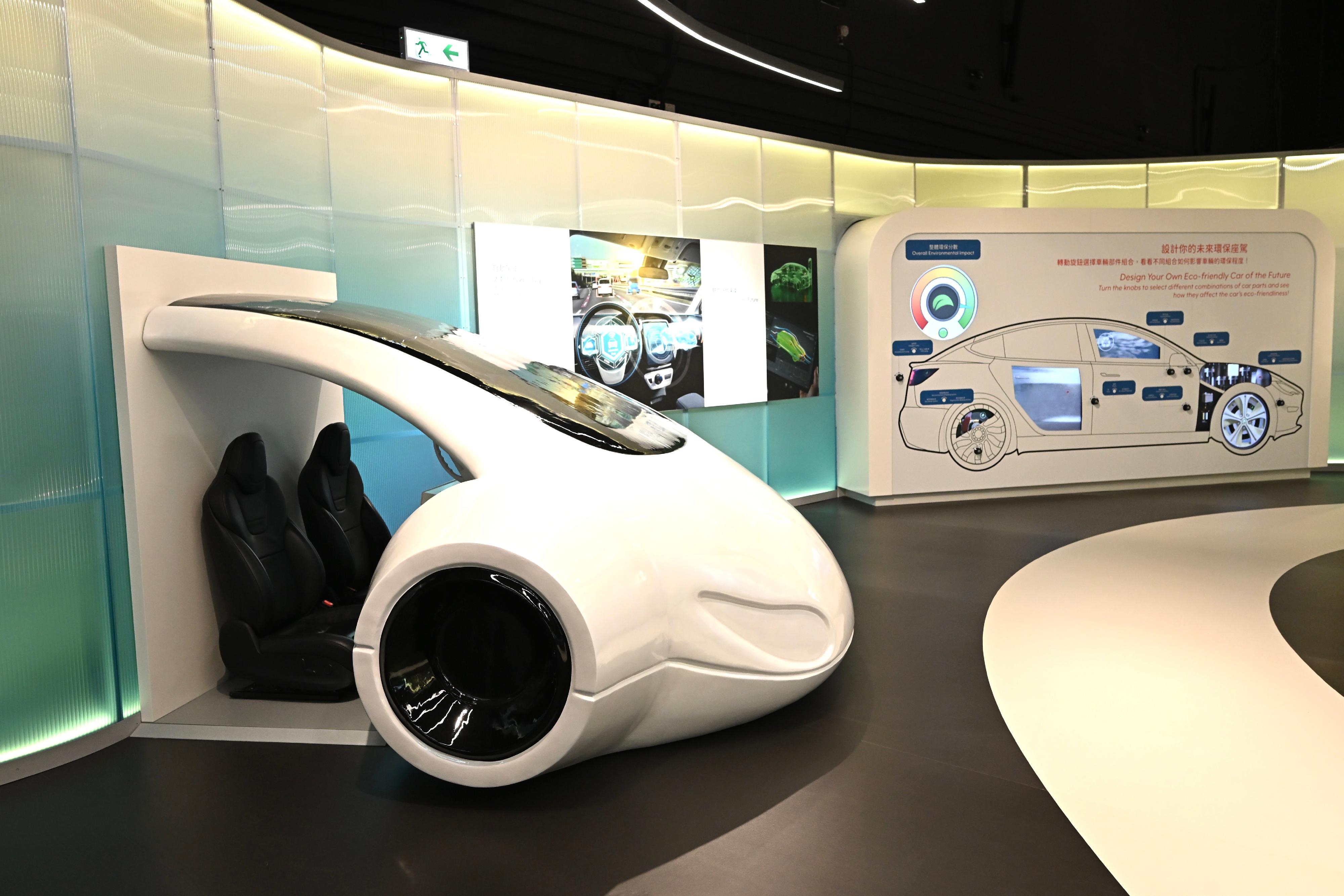 The Hong Kong Science Museum will launch three new permanent exhibition galleries from tomorrow (February 6). Photo shows the interactive exhibit "Autonomous Driving - Man vs. Machine" at the Living Tech Gallery. Visitors can compete with AI in simulated driving scenarios and explore how autonomous driving operates. 
