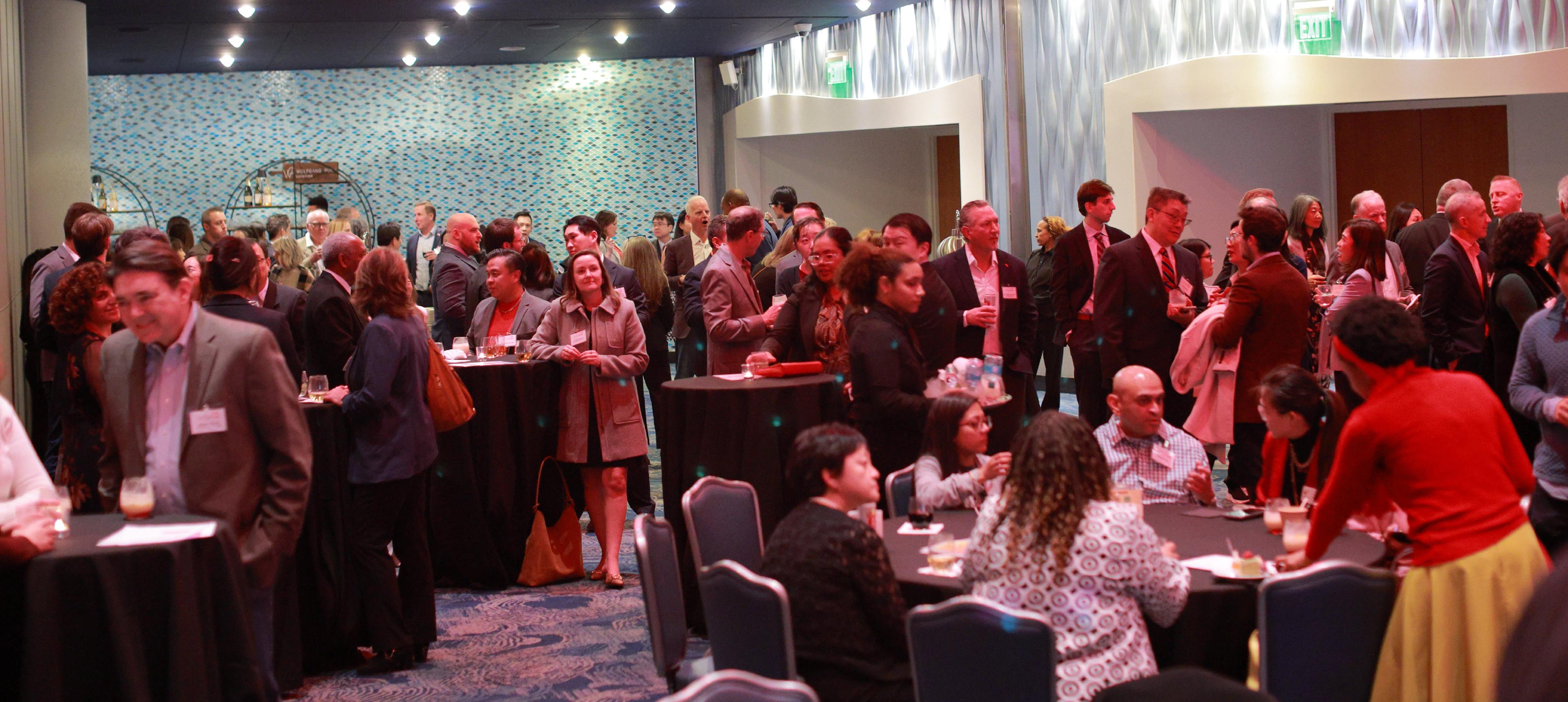 香港駐紐約經濟貿易辦事處（香港駐紐約經貿辦）於二月四日（亞特蘭大時間）在美國喬治亞州亞特蘭大舉行年度新春酒會，喜迎馬年。近300位來自學術、商業、金融、創新科技、智庫、政府和貿易等界別的嘉賓獲邀出席酒會。