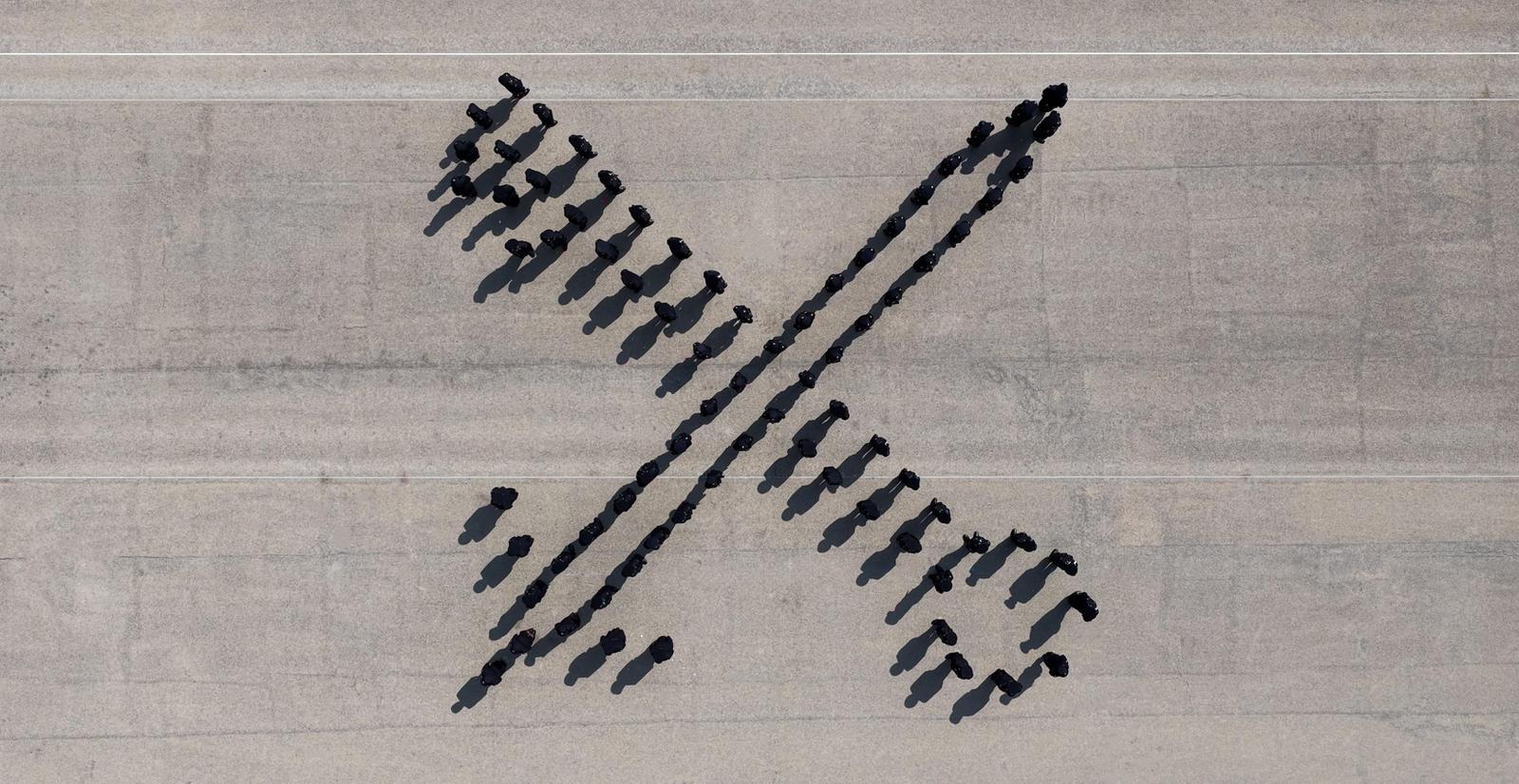 Hong Kong Customs Passing-out Parade was held today (February 6). Photo shows the parade forming the pattern of Sword and Key of the Customs crest.