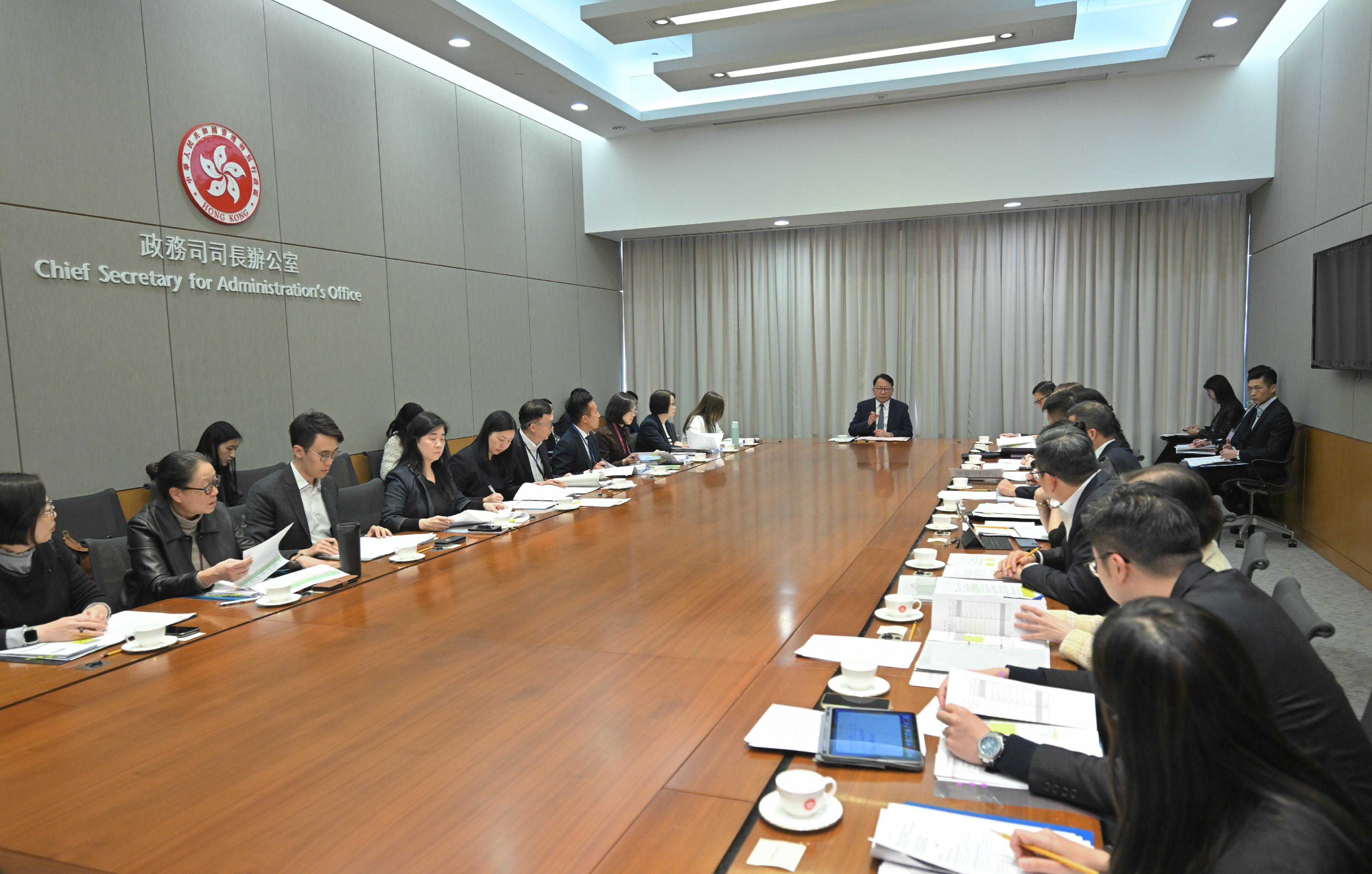 The Chief Secretary for Administration, Mr Chan Kwok-ki (centre), today (February 6) chairs a meeting of the interdepartmental working group on festival arrangements to holistically co-ordinate and steer the preparatory work of various government departments for welcoming visitors to Hong Kong during the Chinese New Year Golden Week of the Mainland.
