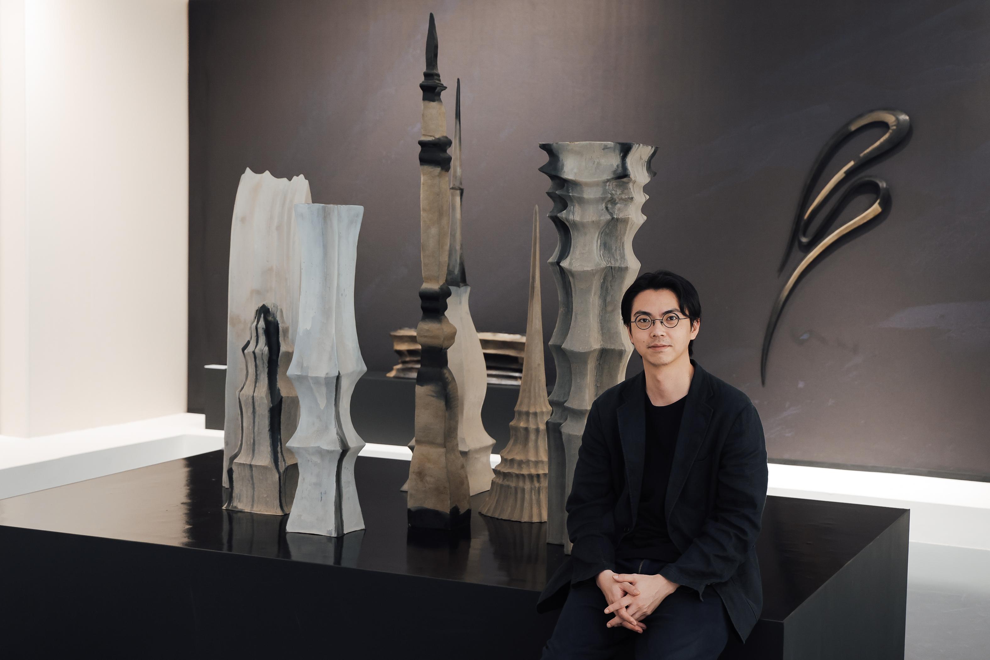 Jointly organised by the Art Promotion Office and the Shenzhen Fringe Art Center, the fourth exhibition "Debate on Form and Spirit" of the "Ink Art Ensembles" Exhibition Series in the Greater Bay Area is on display until March 28 at Xiqiao Mountain Art Museum (Youwei Art Museum) in Foshan. Photo shows Jiangmen artist Ou Tingzhu and his lacquer art sculptures.