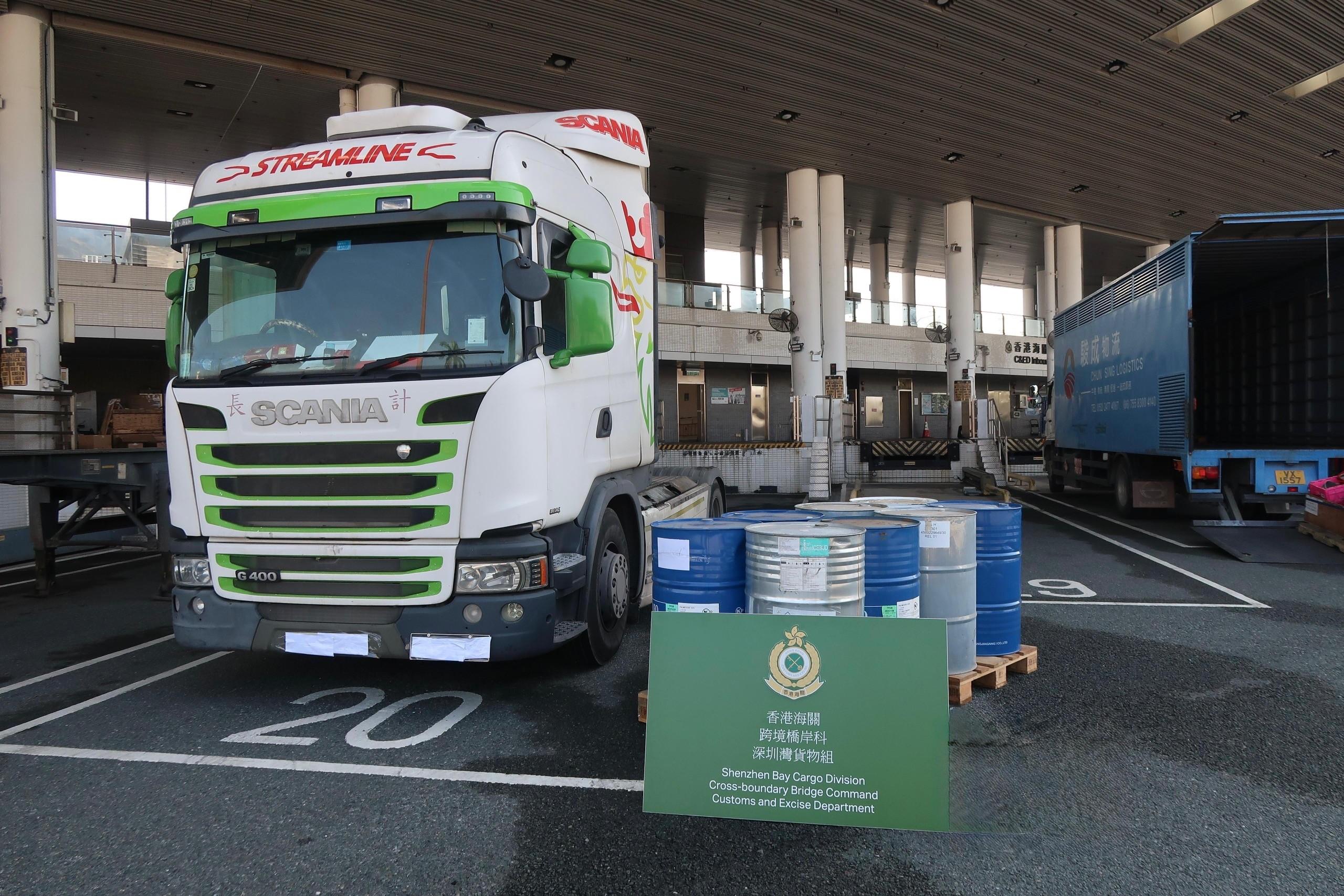 Hong Kong Customs on February 6 detected an illicit fuel smuggling case involving a cross-boundary lorry at the Shenzhen Bay Control Point and found a suspected altered structure inside the fuel tanks of the tractor of the lorry. Approximately 1 320 litres of unmanifested motor spirit were seized. Photo shows the suspected illicit motor spirit and the lorry tractor seized.