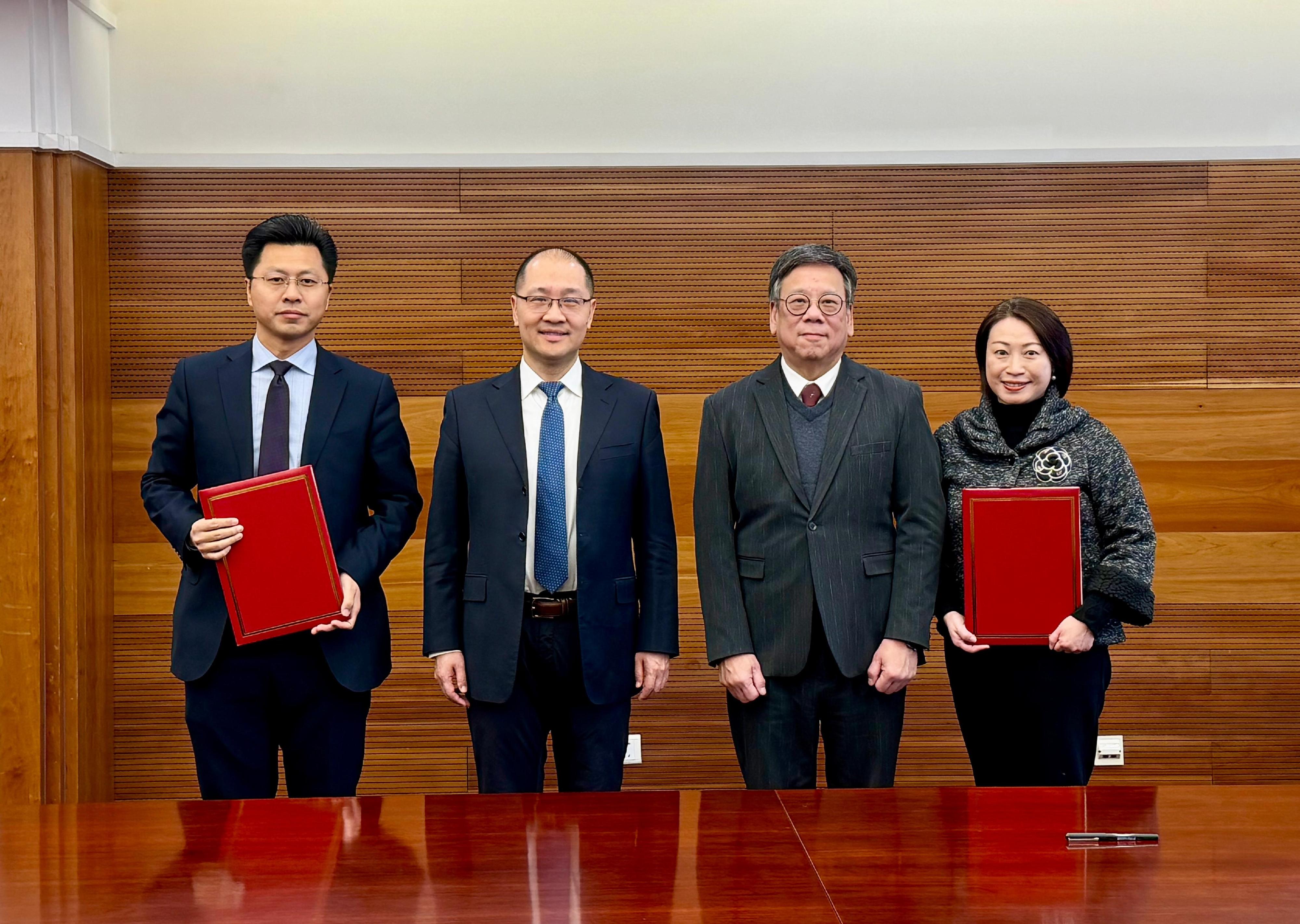 The Commerce and Economic Development Bureau and the Ministry of Commerce (MOC) signed a Memorandum of Understanding (MOU) today (February 11) in Beijing to strengthen co-operation and exchange in the provision of comprehensive overseas services to support Mainland enterprises to go global. Photo shows the Secretary for Commerce and Economic Development, Mr Algernon Yau (second right); the Acting Permanent Secretary for Commerce and Economic Development, Miss Grace Kwok (first right); Member of the Communist Party of China Leadership Group of the MOC and Assistant Minister Mr Zhang Li (second left); and the Director General of the Department of Outward Investment and Economic Cooperation of the MOC, Mr Zhao Chunfeng (first left), after the signing of the MOU.
