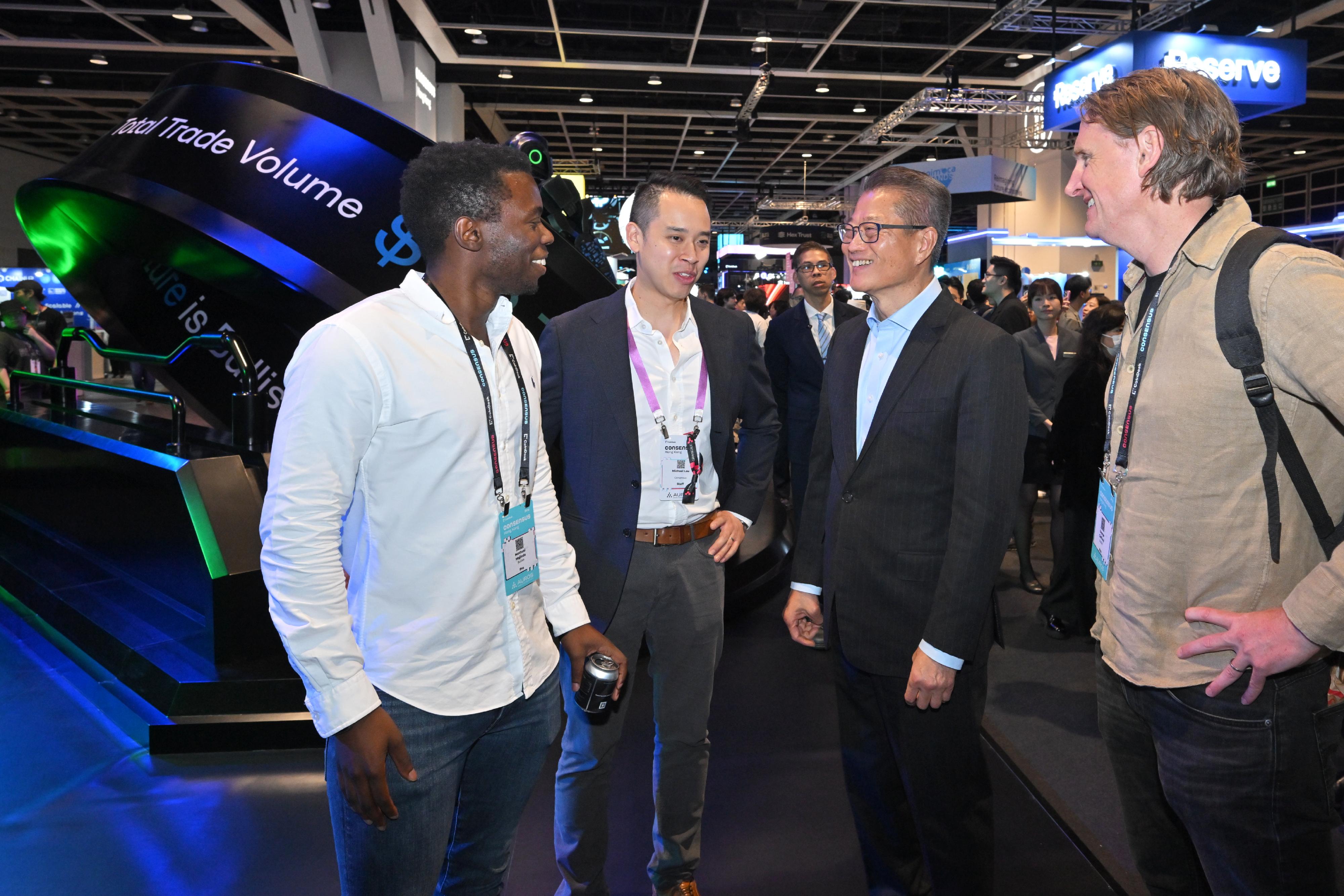 The Financial Secretary, Mr Paul Chan, attended the Consensus Hong Kong 2026 today (February 11). Photo shows Mr Chan (second right) visiting an exhibition booth.
