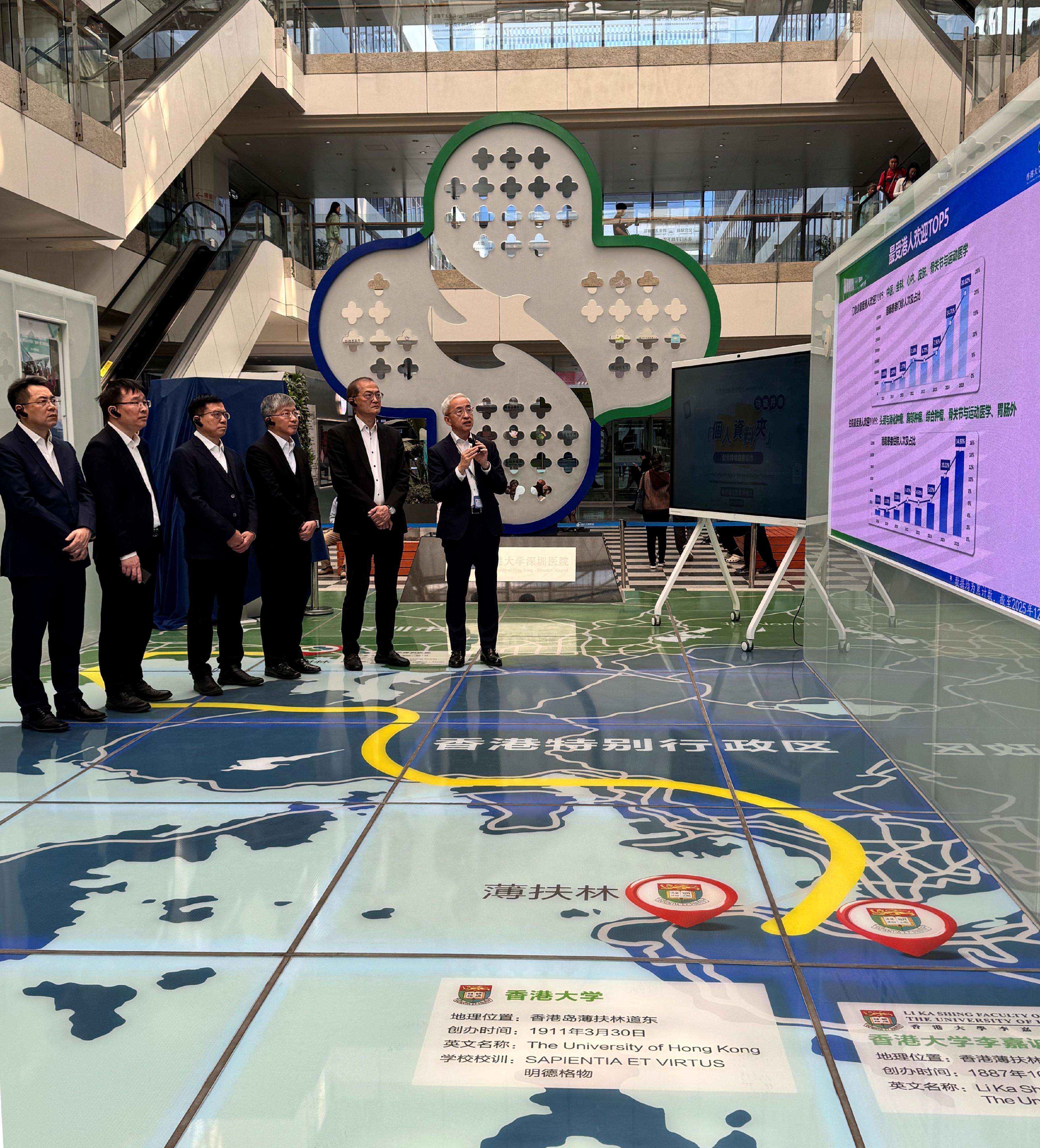 The Secretary for Health, Professor Lo Chung-mau and Deputy Director of the Public Hygiene and Health Commission of Shenzhen Municipality Mr Li Chuang, met in Shenzhen today (February 11) to further deepen healthcare collaboration between Shenzhen and Hong Kong. Photo shows Professor Lo (second right); Deputy Director-General of the Health Commission of Guangdong Province Mr Deng Linfeng (third left); Mr Li (second left);  and the Permanent Secretary for Health, Mr Thomas Chan (third right), inspecting the practical implementation of cross-boundary healthcare measures at the University of Hong Kong - Shenzhen Hospital.