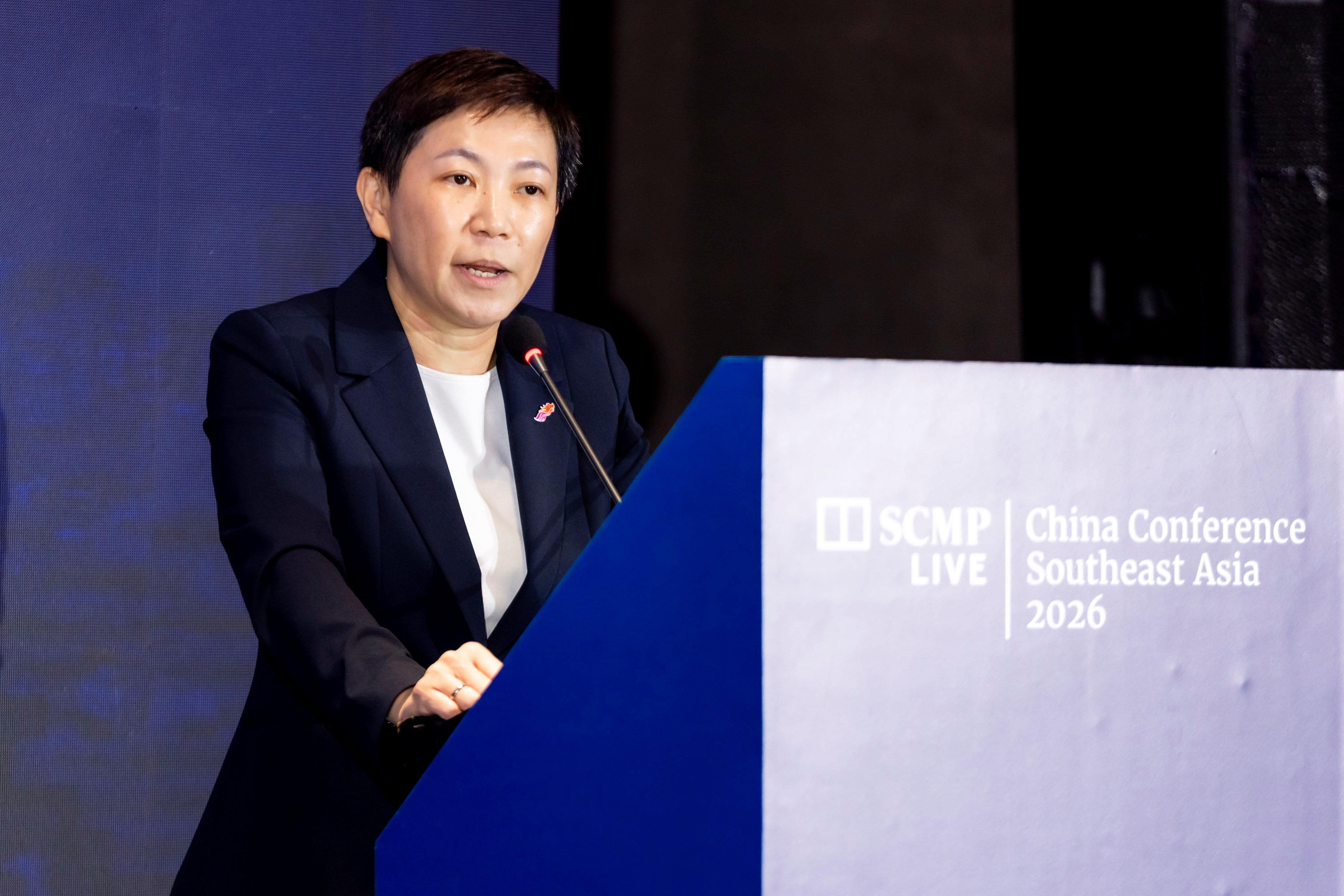 香港駐雅加達經濟貿易辦事處處長鄭青文今日（二月十一日）在印尼雅加達舉行的東南亞中國年會2026早餐簡報會致開幕辭。（圖片由《南華早報》提供）