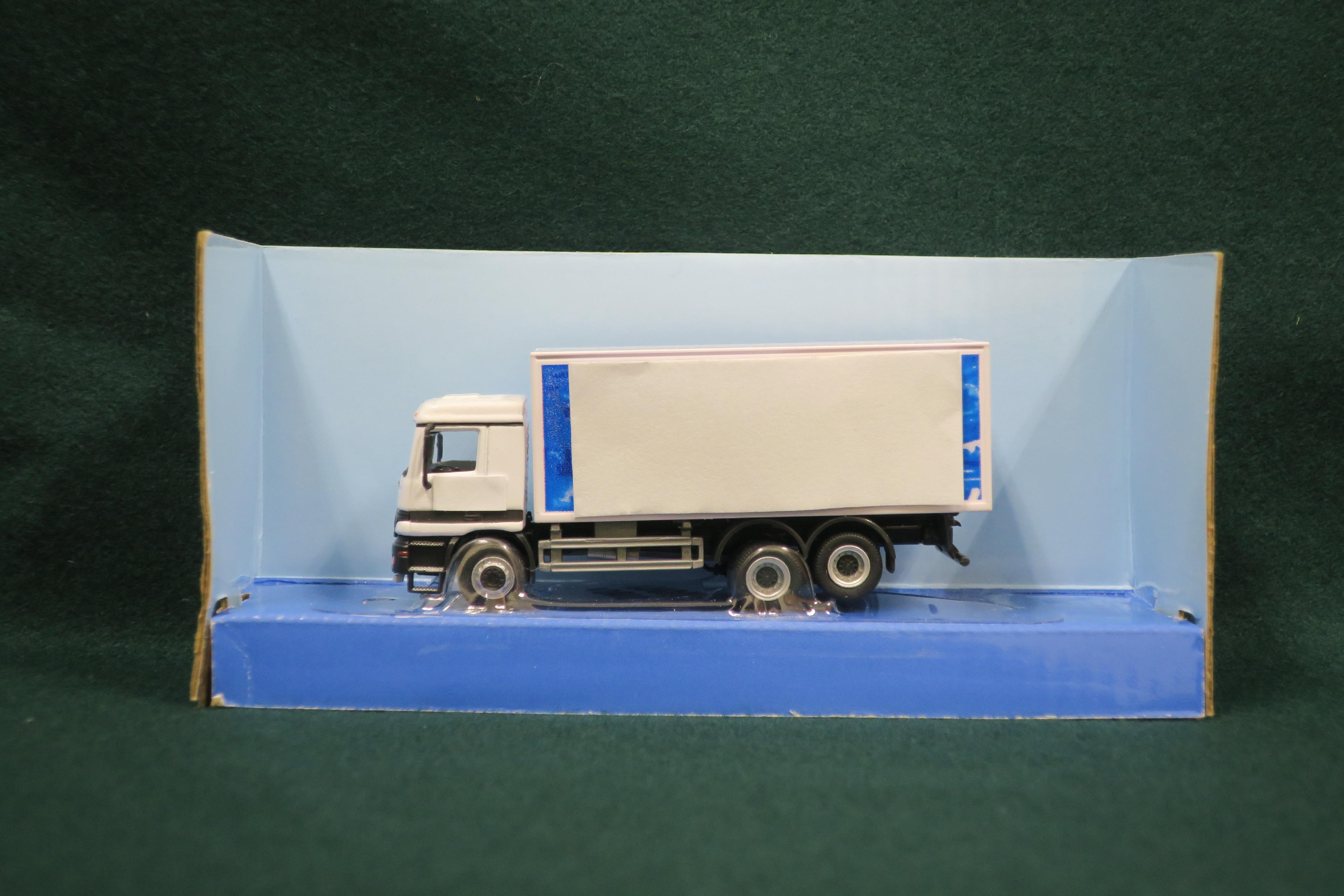 Hong Kong Customs today (February 11) informed members of the public to stay alert to a model of an unsafe toy truck. Test results indicated that the amount of Class 2 phthalates contained in the model exceeded the limit stipulated in the Toys and Children's Products Safety Ordinance and its subsidiary legislation. Photo shows the model of the unsafe toy truck.