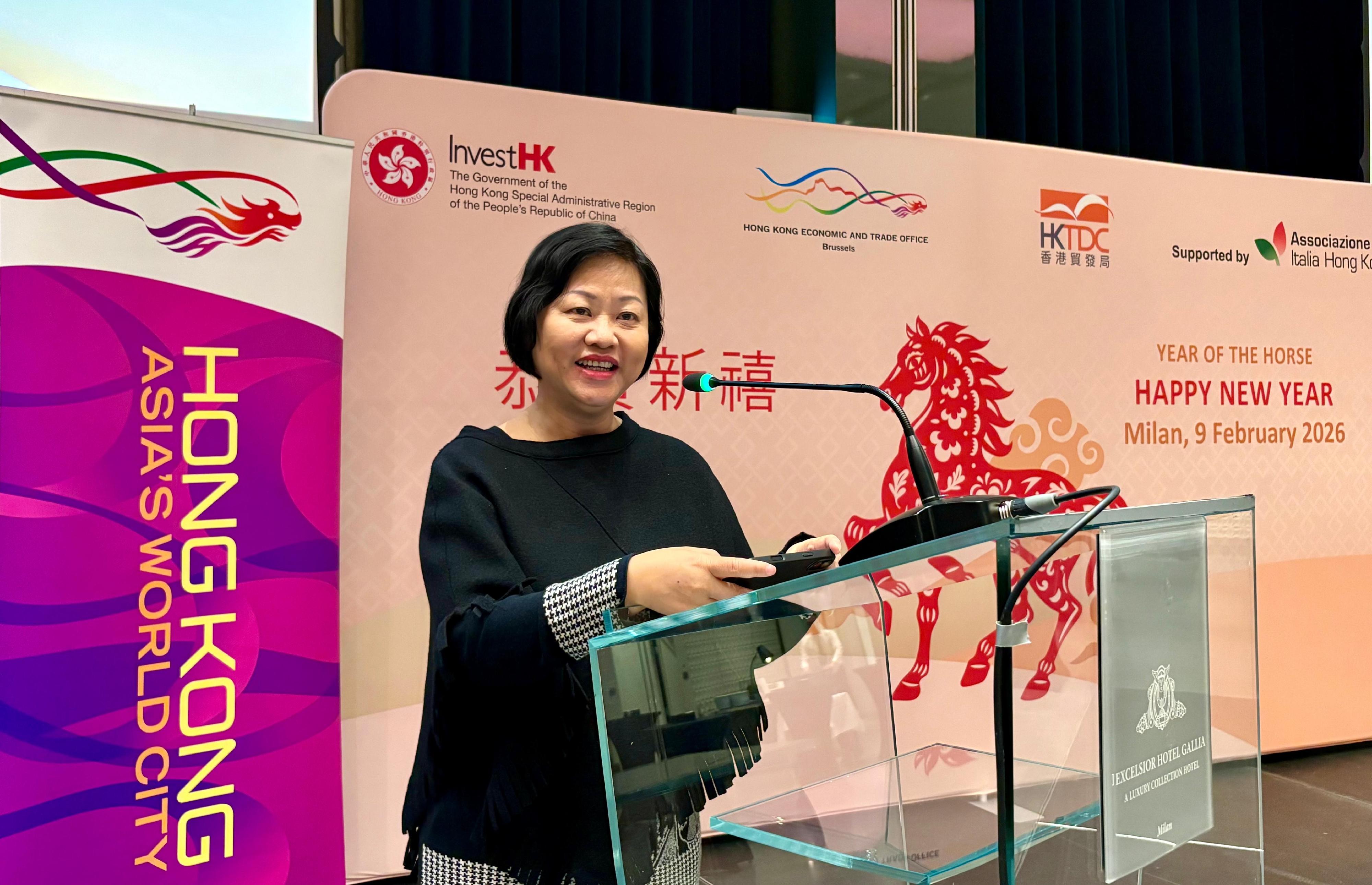 The Hong Kong Economic and Trade Office in Brussels hosted a Chinese New Year reception in Milan, Italy, on February 9 (Milan time), marking the launch of its Year of the Horse celebrations. Photo shows the Special Representative for Hong Kong Economic and Trade Affairs to the European Union, Ms Shirley Yung, delivering welcoming remarks at the reception.