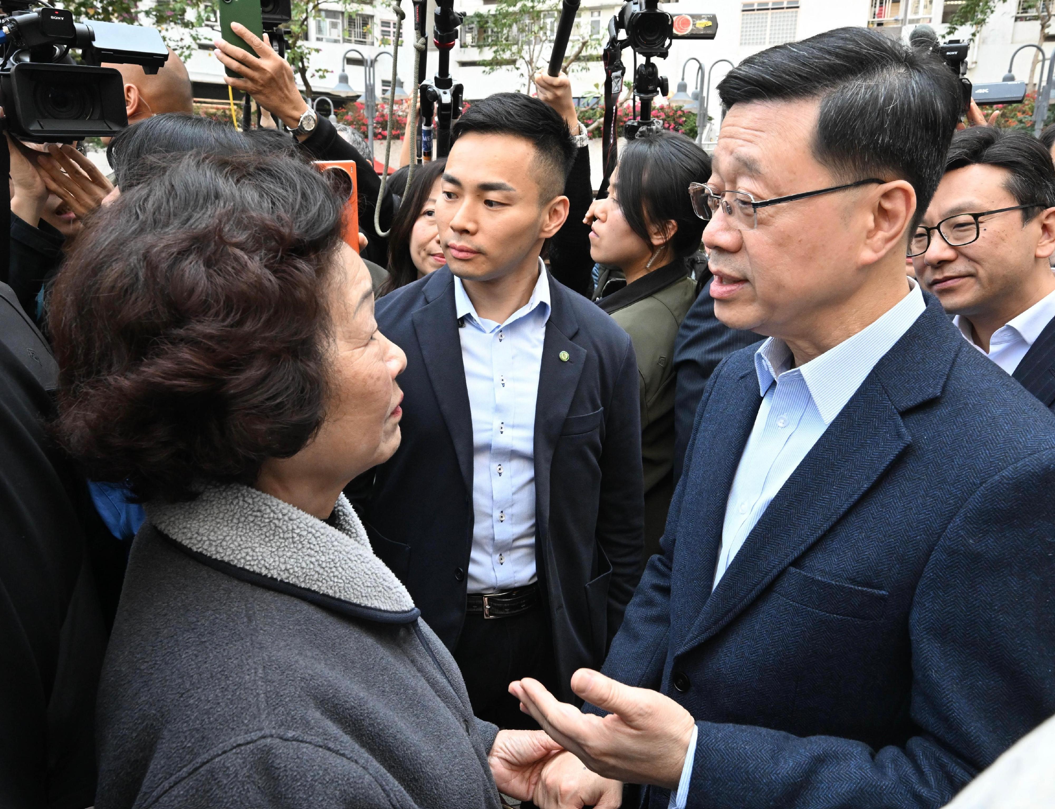 The Chief Executive, Mr John Lee, visited Yau Ma Tei today (February 13). Photo shows Mr Lee (right) visiting Yau Ma Tei and interacting with the public.