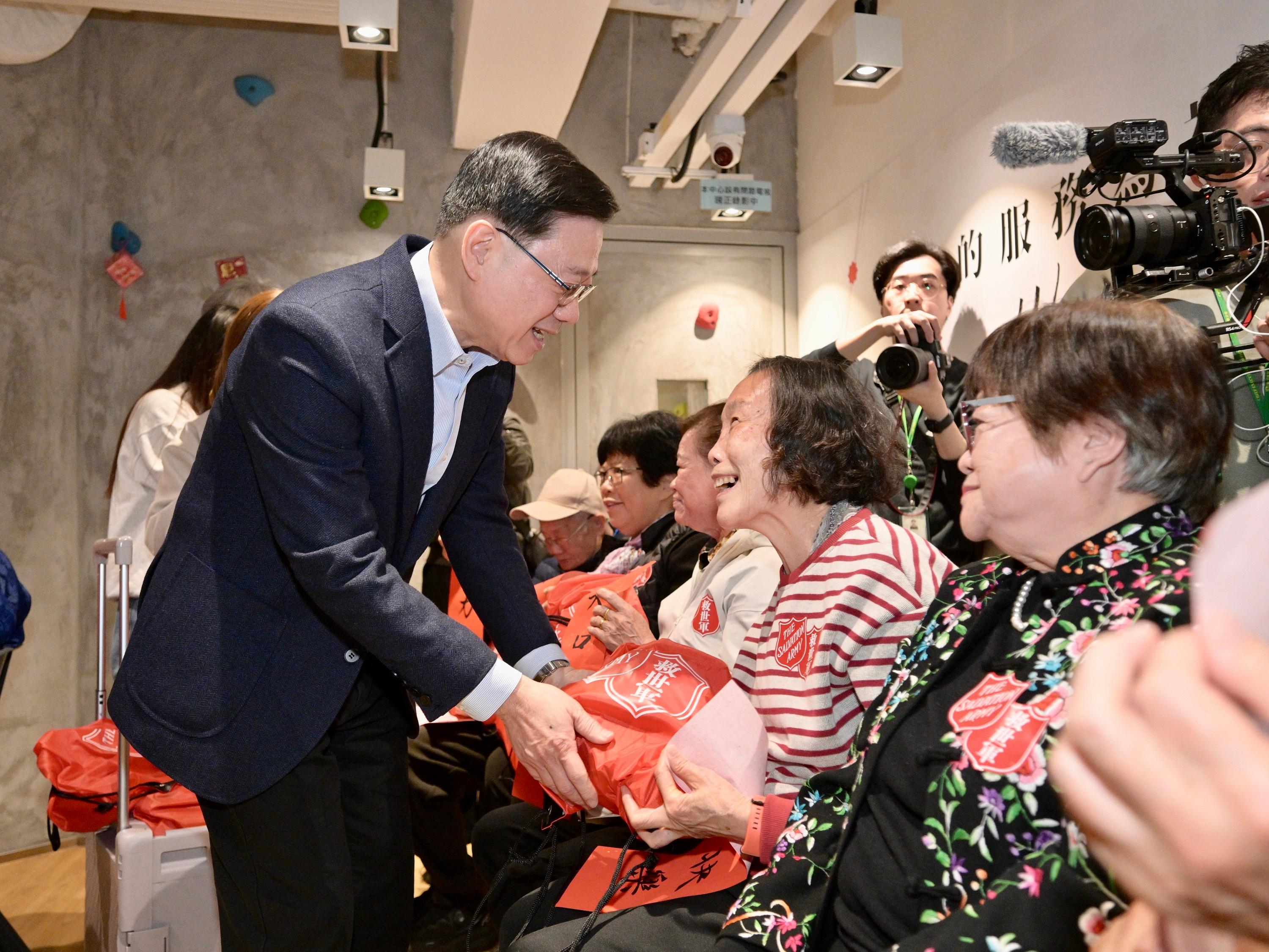 The Chief Executive, Mr John Lee, visited Yau Ma Tei today (February 13). Photo shows Mr Lee (first left) visiting Yaumatei Multi-service Centre for Senior Citizens of the Salvation Army and interacting with residents of the district.