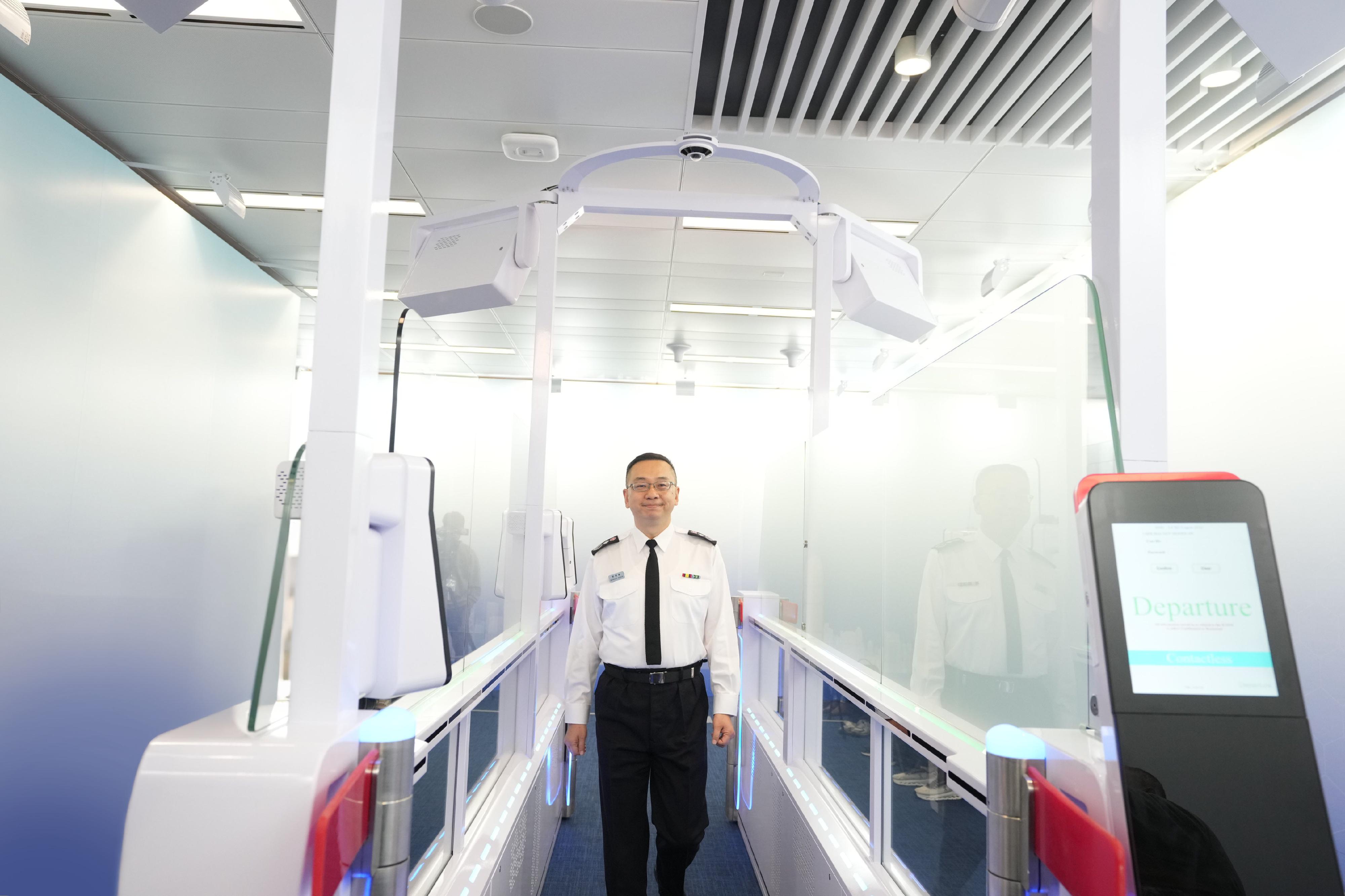 The Immigration Department's year-end review of 2025 was held today (February 13). Photo shows the Director of Immigration, Mr Benson Kwok, introducing the "contactless clearance" pilot scheme and giving a demonstration.