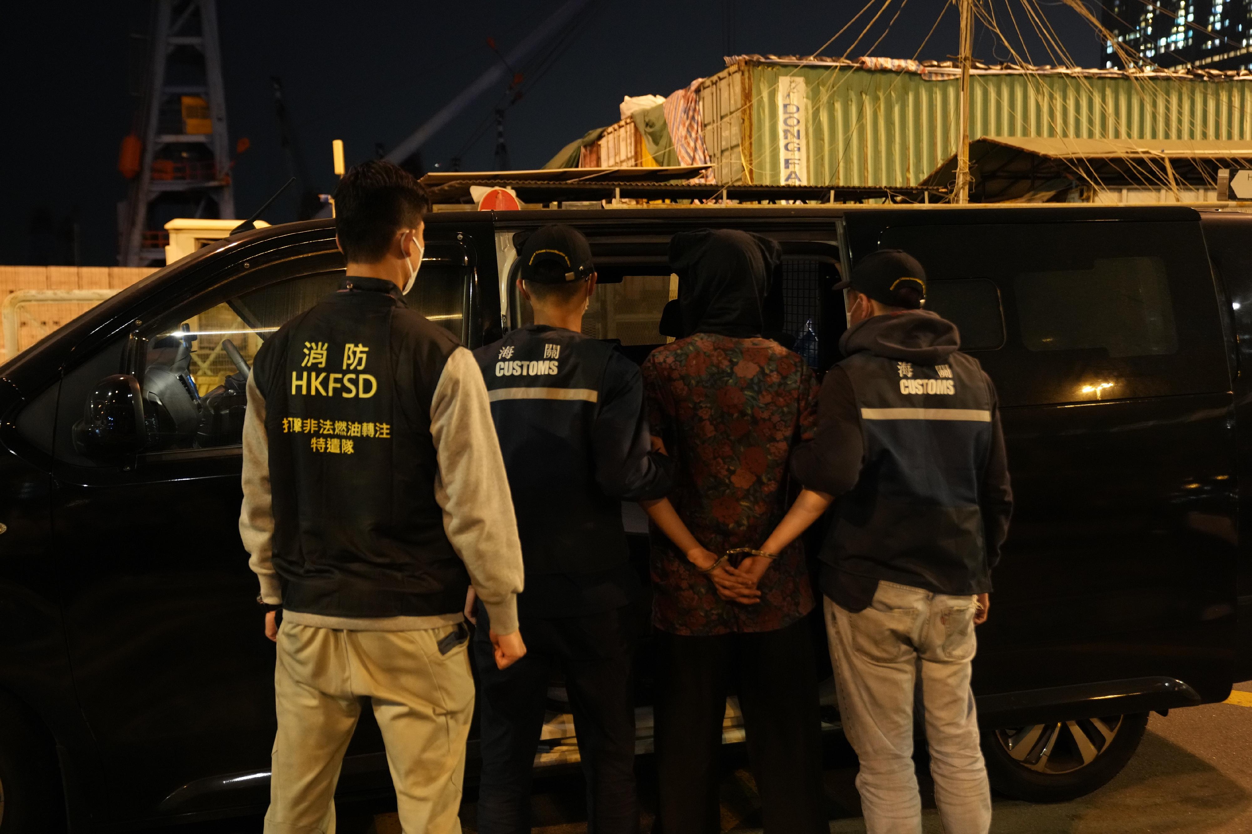 The Fire Services Department, in collaboration with the Hong Kong Customs and the Hong Kong Police Force, launched a joint operation codenamed "Flow Stopper" today (February 13), specifically targeting on blackspots of illicit fueling activities in urban areas for a focused crackdown. Photo shows an arrested person in the operation.