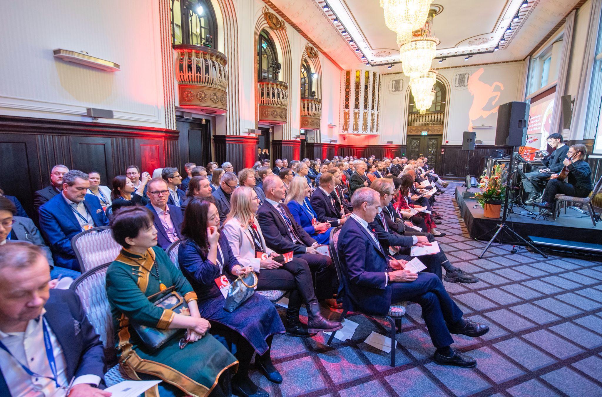 香港駐倫敦經濟貿易辦事處(駐倫敦經貿辦)聯同投資推廣署及香港貿易發展局,透過「經貿一站通」平台,於二月十日及十一日分別在丹麥哥本哈根及芬蘭赫爾辛基舉辦兩場慶祝及推廣活動迎接馬年。赫爾辛基酒會現場亦有音樂表演。